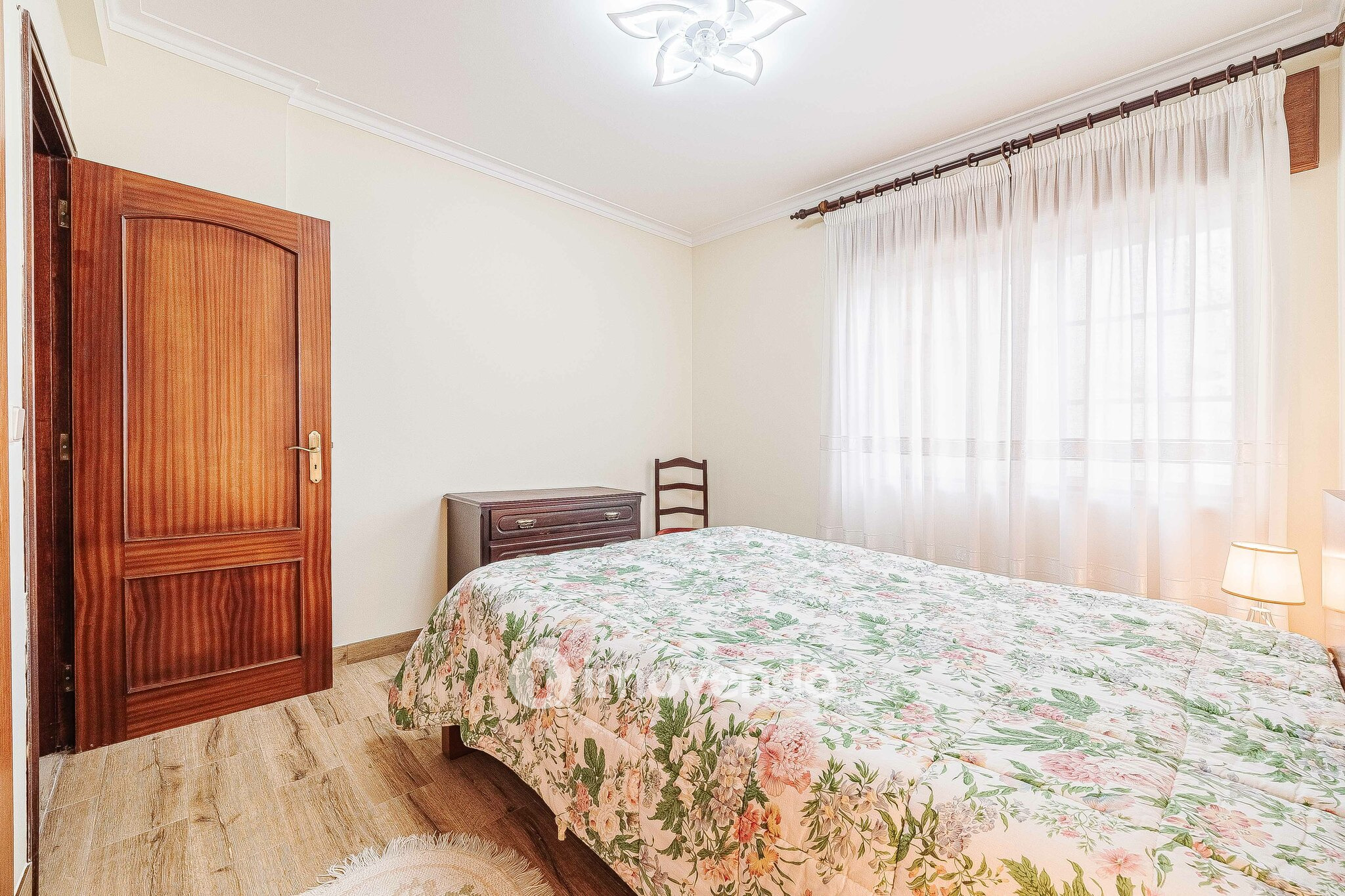 Apartamento T2 com áreas amplas e arrecadação, em Almeirim