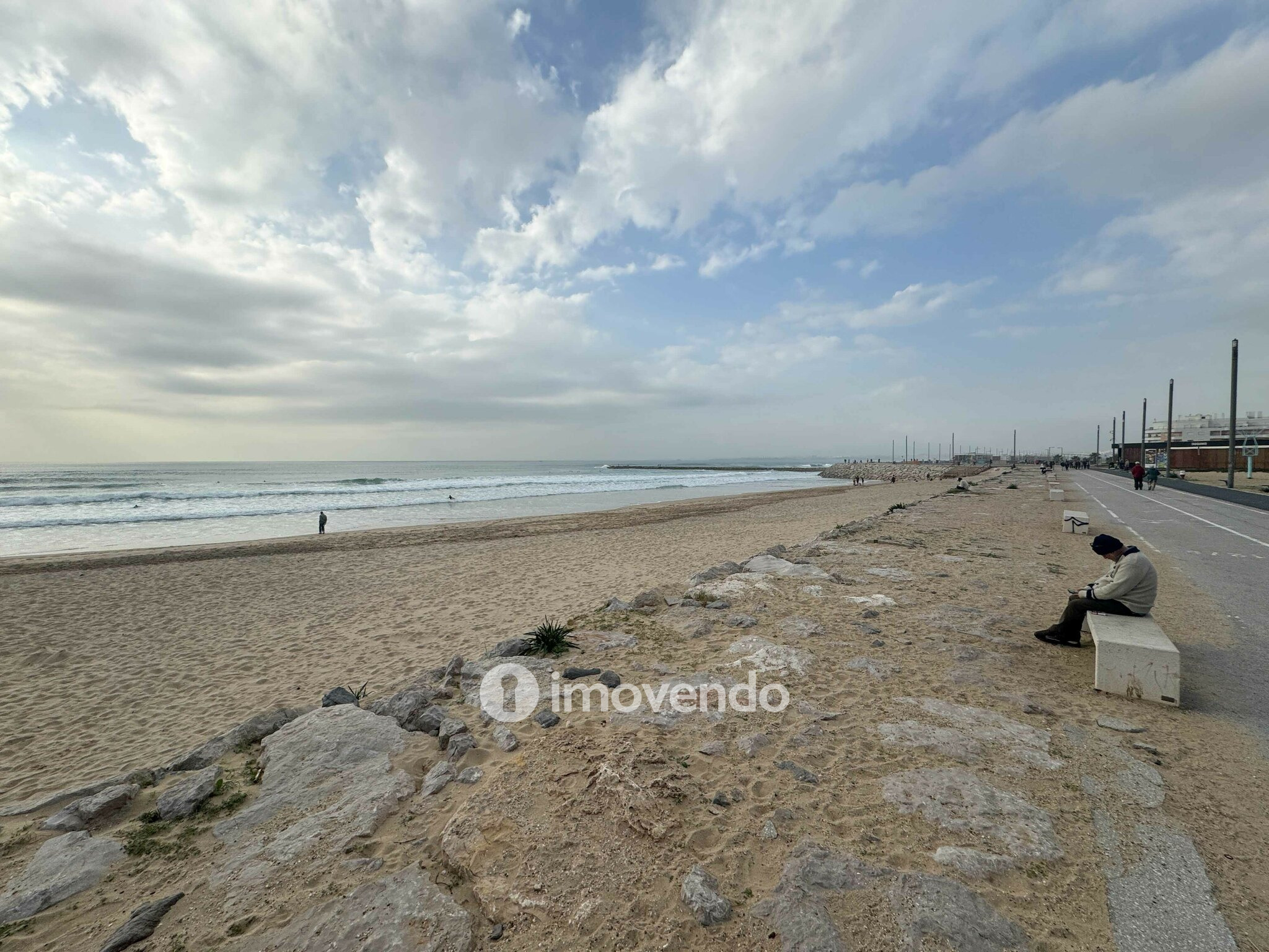 Apartamento T1 mobilado, com vista mar, na Costa da Caparica