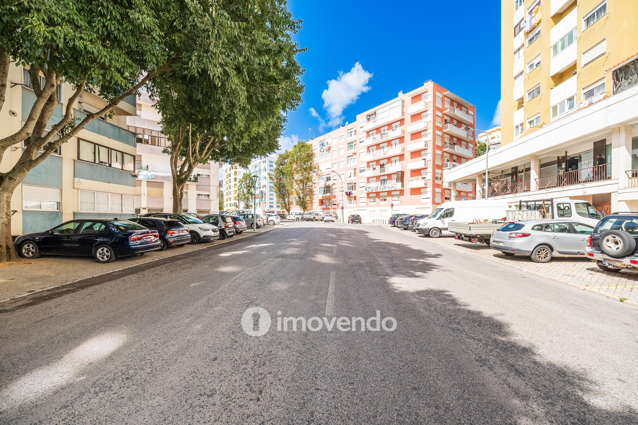 Apartamento T3, com áreas amplas, em Setúbal