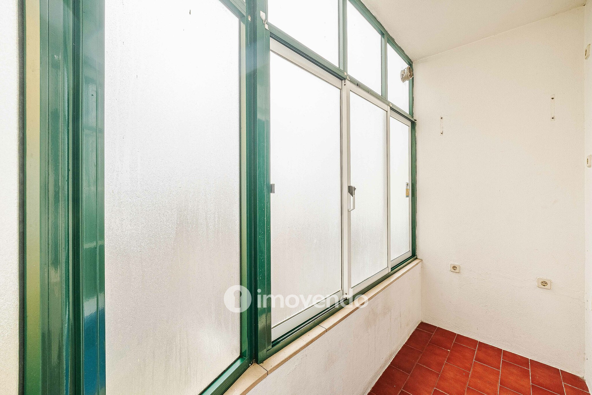 Apartamento T2 com áreas amplas e arrecadação, em Almeirim