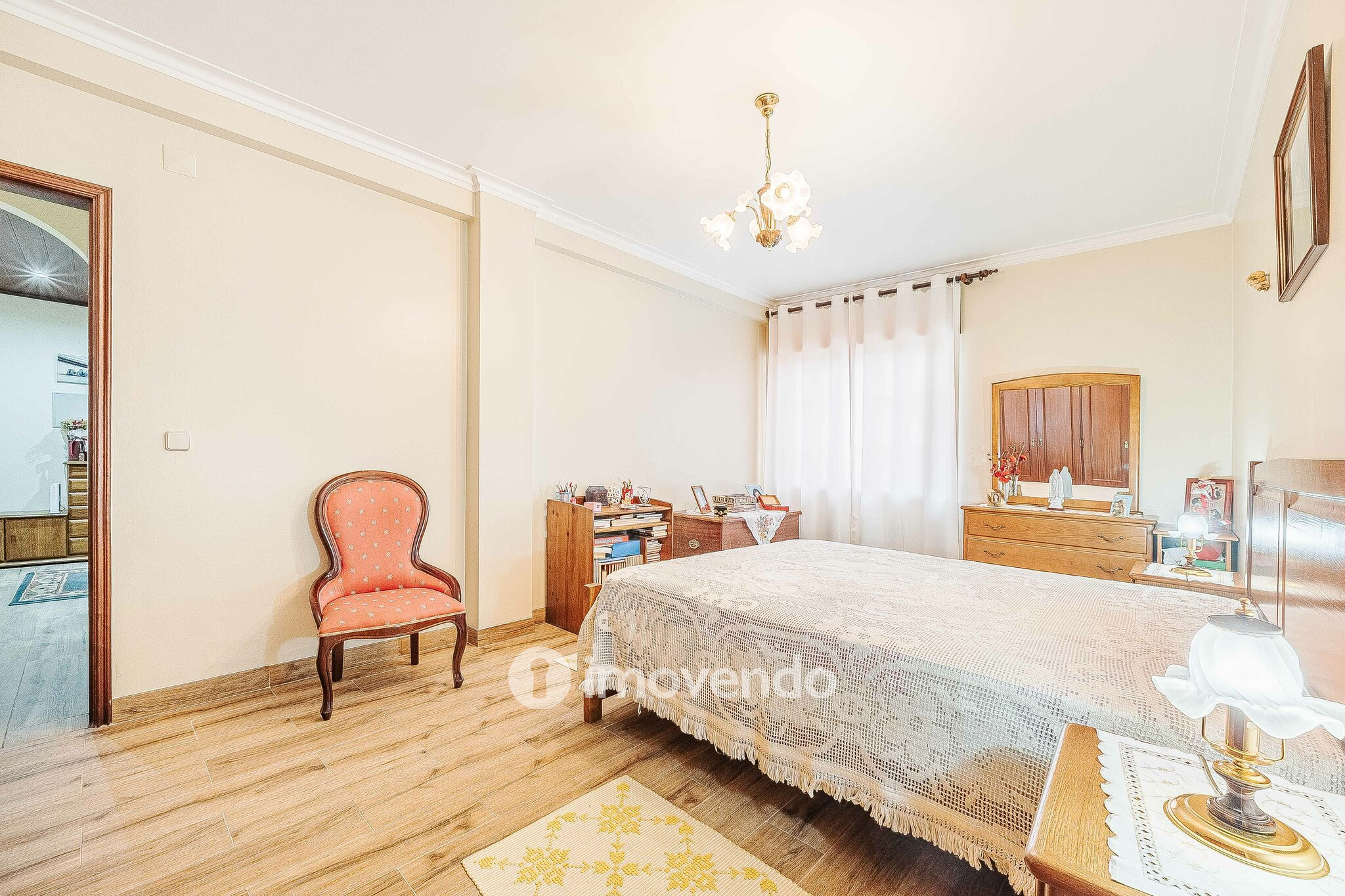 Apartamento T2 com áreas amplas e arrecadação, em Almeirim