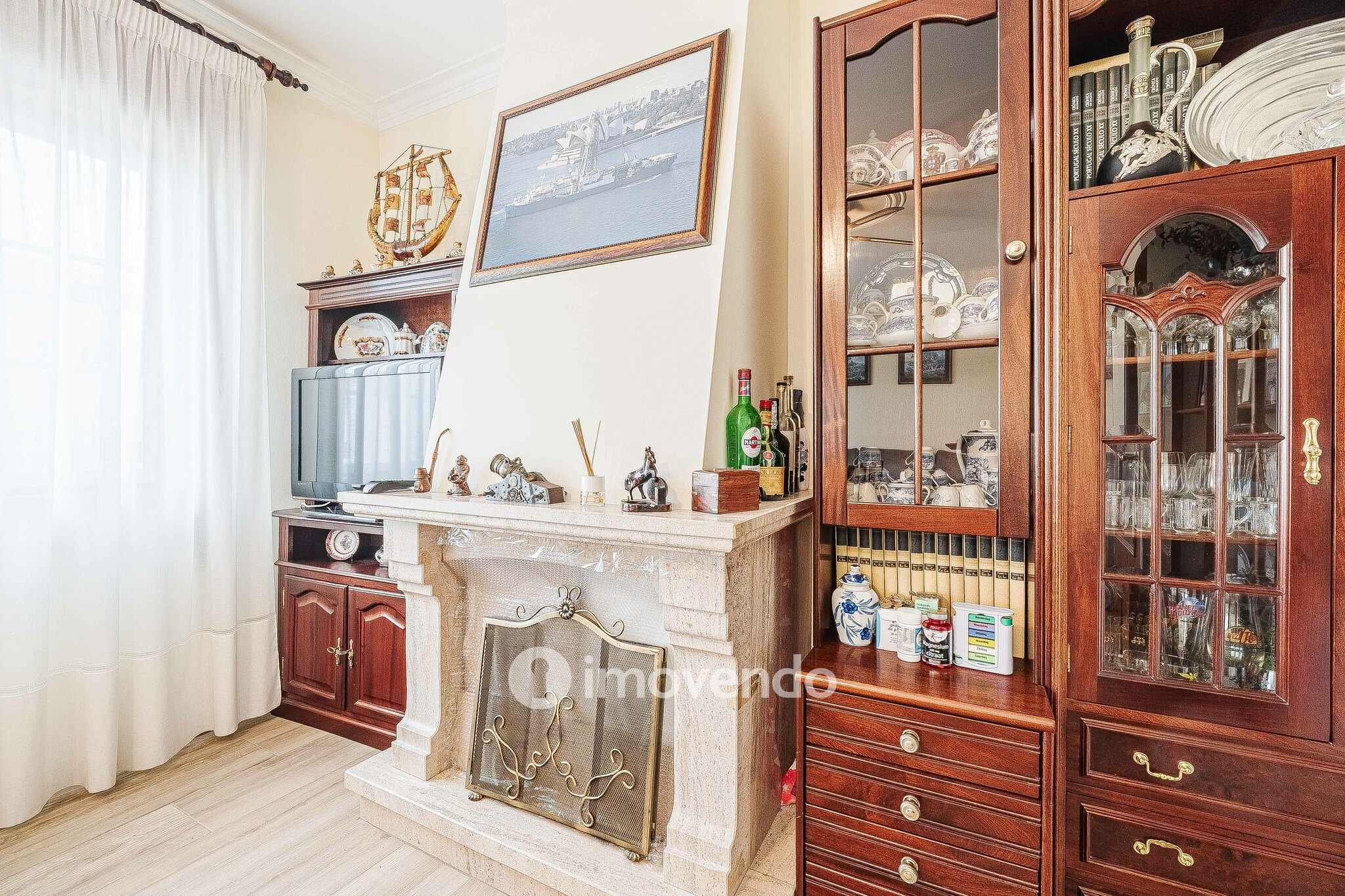 Apartamento T2 com áreas amplas e arrecadação, em Almeirim