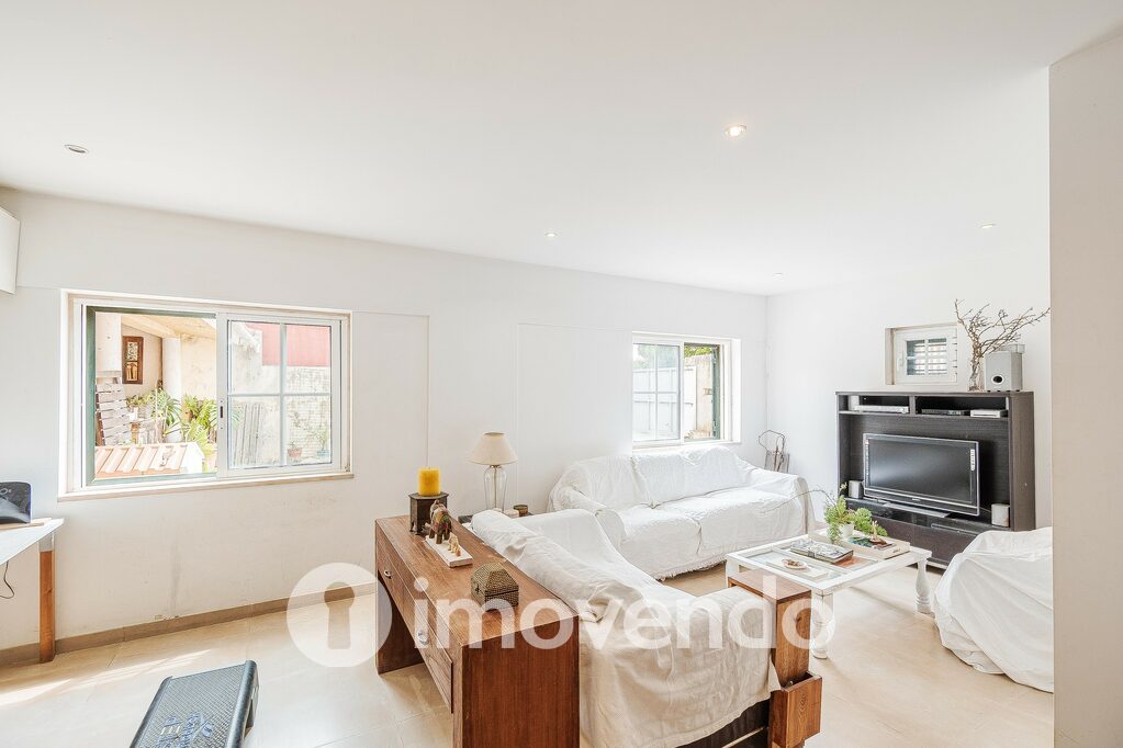 Moradia T3 em Cascais, Lisboa com 1.262 m<sup>2</sup> por 800.000