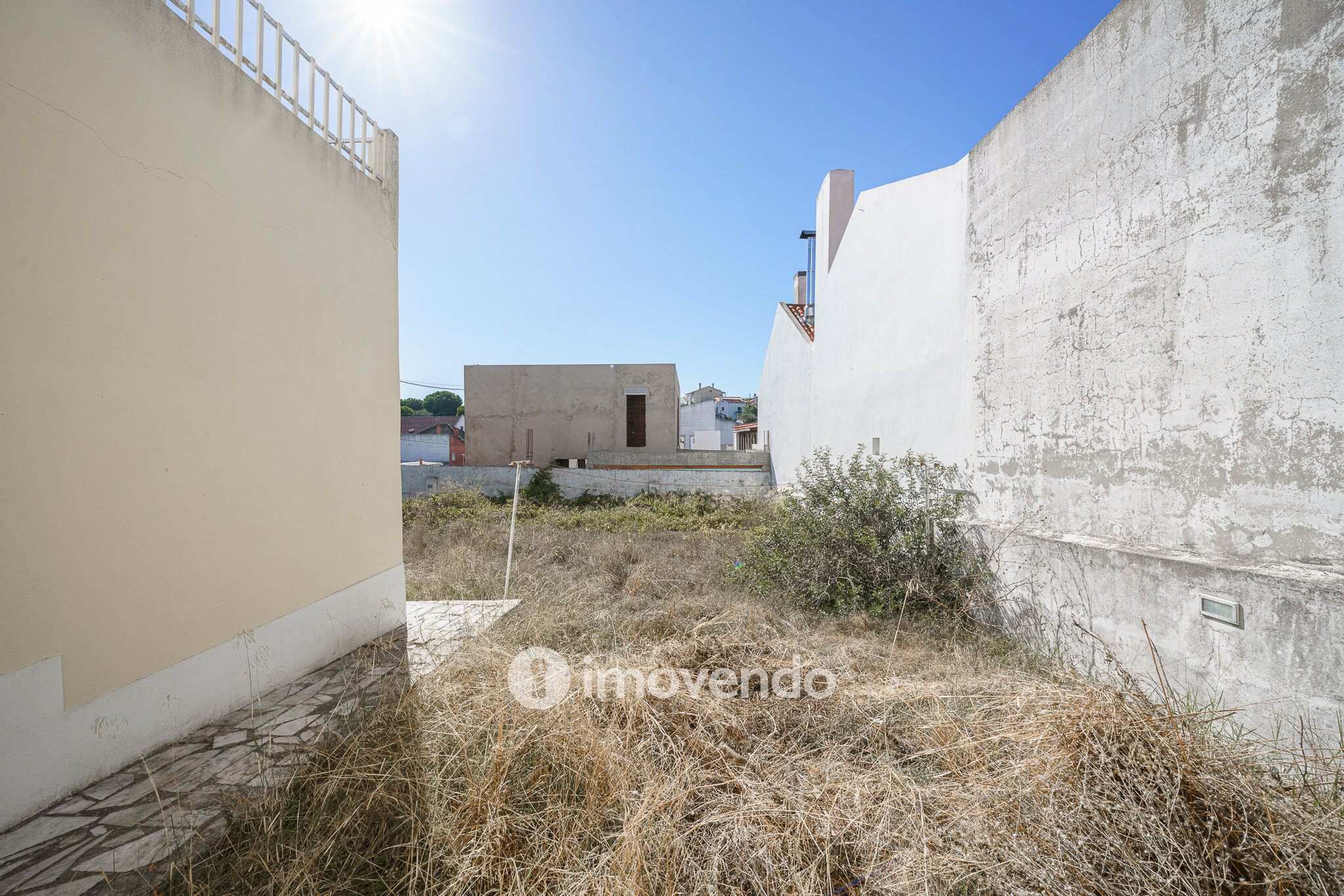 Moradia T4 com garagem e próxima da praia, na Charneca da Caparica