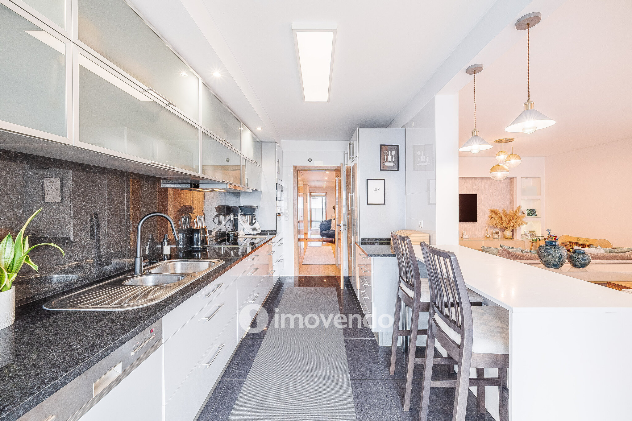 Apartamento T2 moderno, com garagem, em Carnaxide