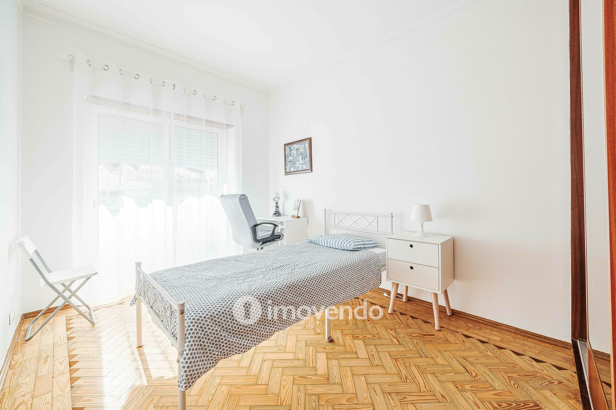 Apartamento T3 mobilado e com cozinha equipada, em Cacilhas