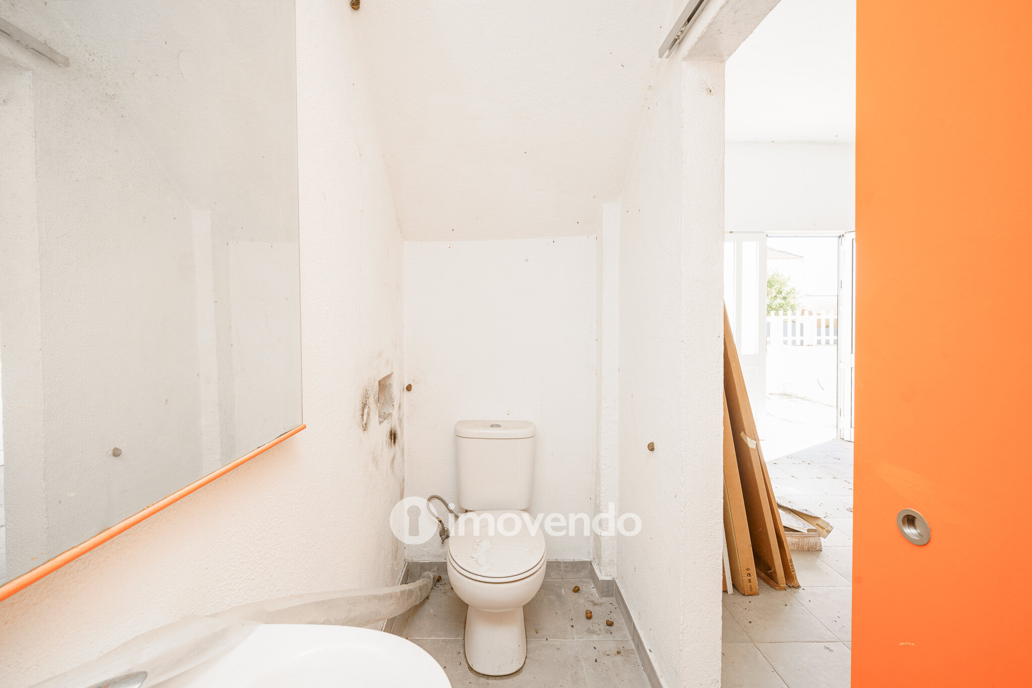 Moradia T4 com garagem e próxima da praia, na Charneca da Caparica