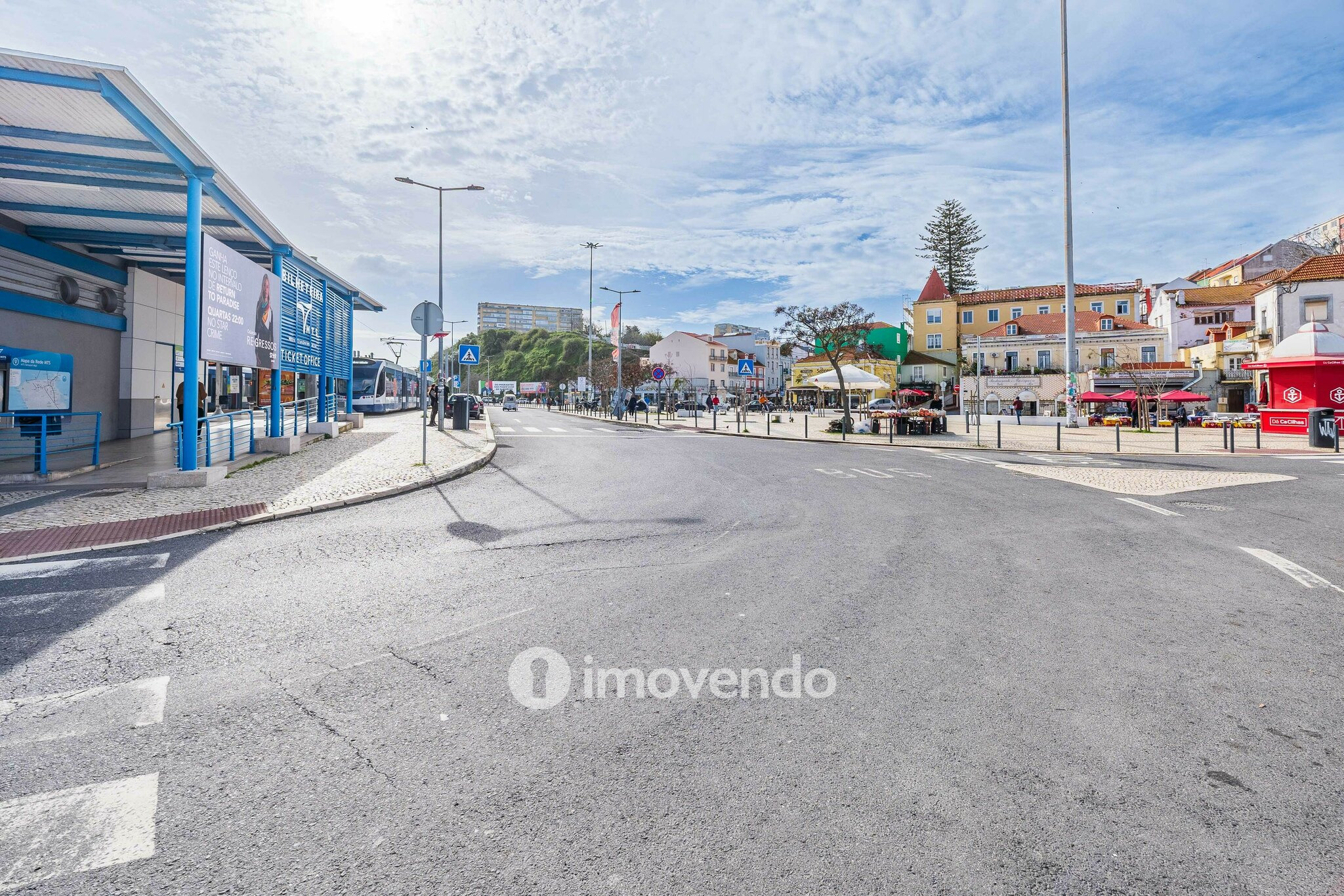 Apartamento T3 mobilado e com cozinha equipada, em Cacilhas