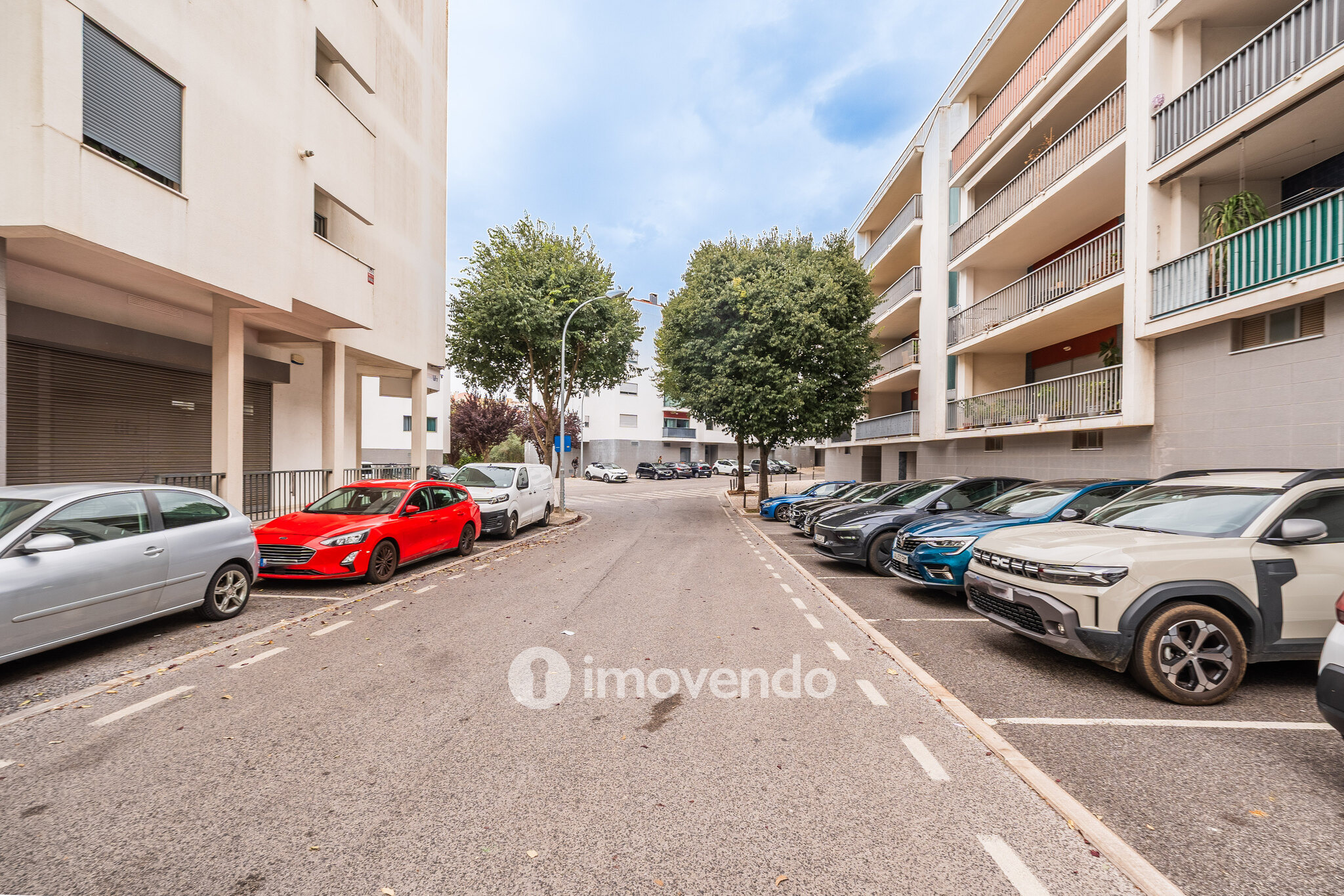 Apartamento T2 moderno, com garagem, em Carnaxide