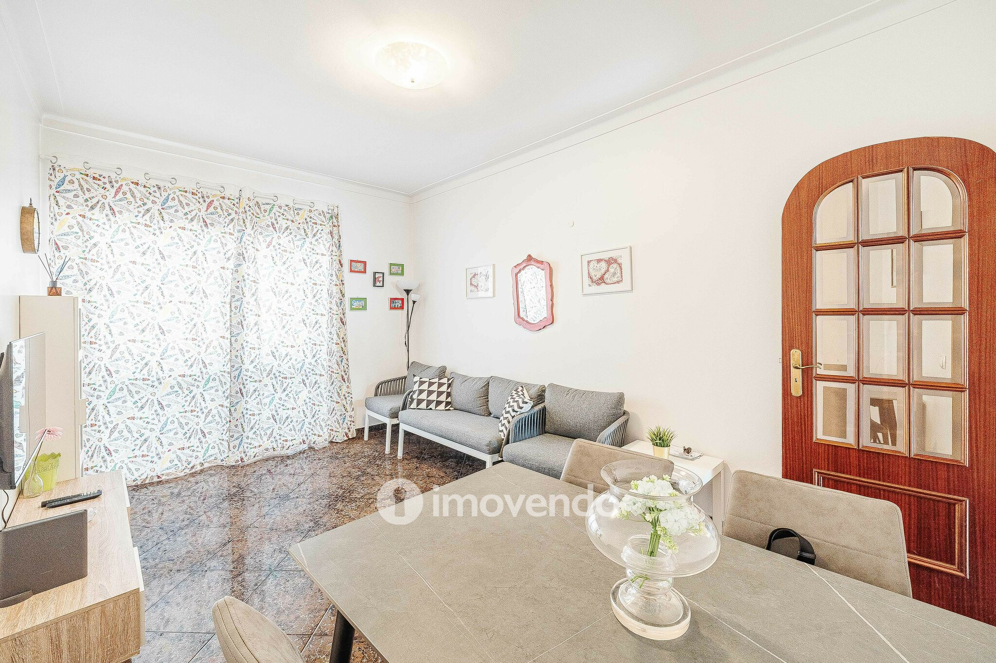 Apartamento T3 mobilado e com cozinha equipada, em Cacilhas