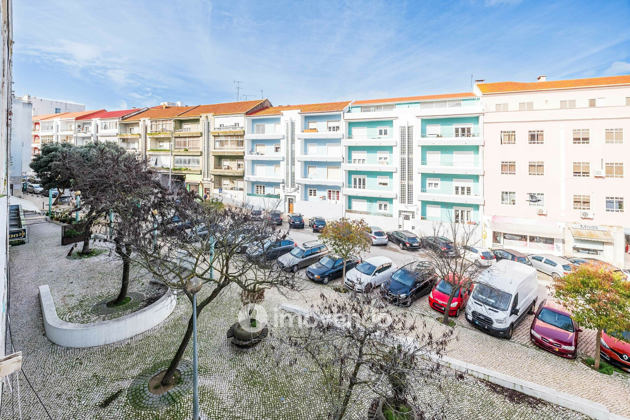 Apartamento T3 mobilado e com cozinha equipada, em Cacilhas