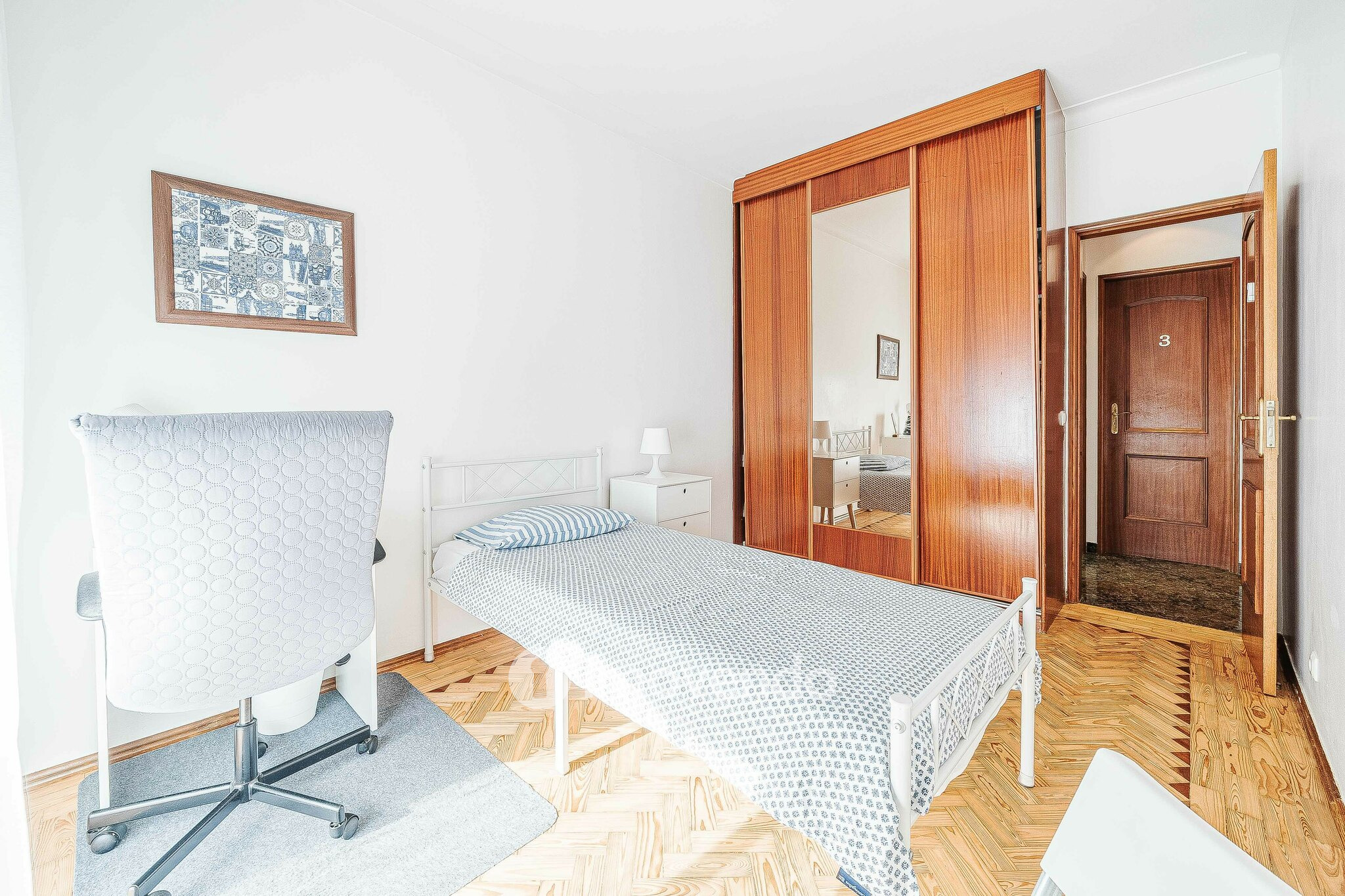 Apartamento T3 mobilado e com cozinha equipada, em Cacilhas