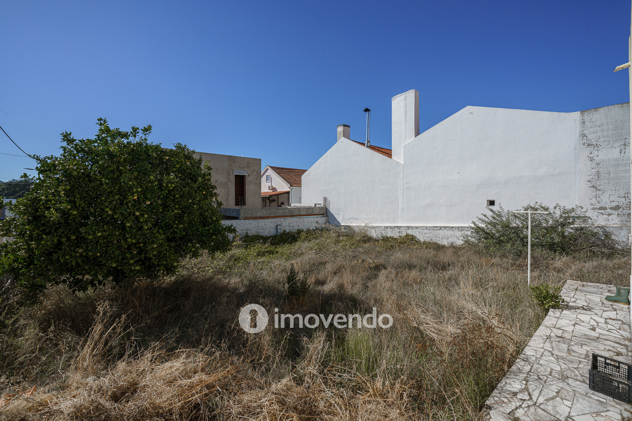 Moradia T4 com garagem e próxima da praia, na Charneca da Caparica