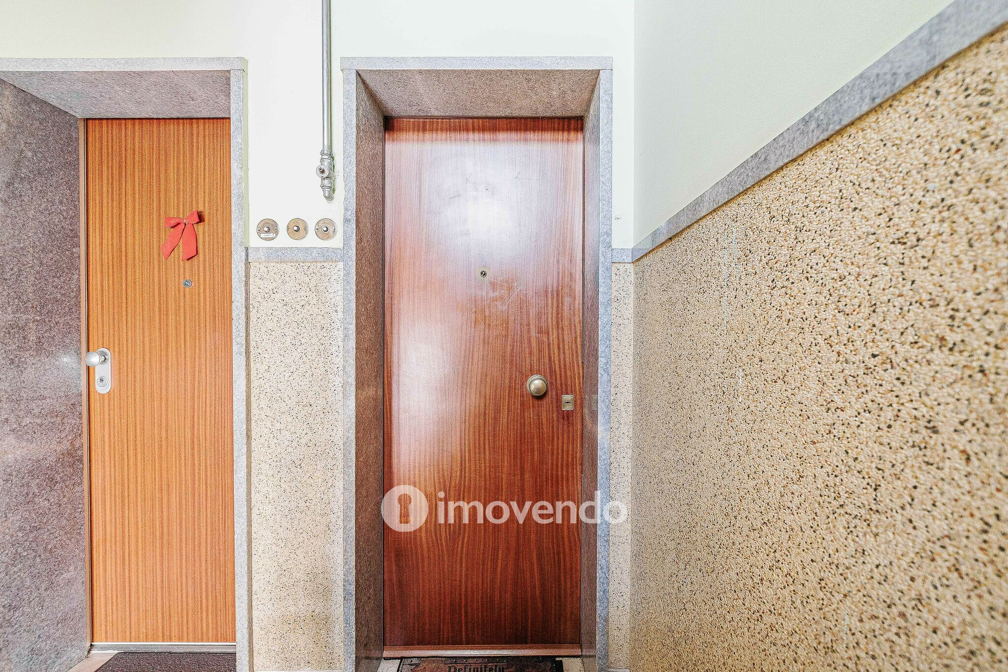 Apartamento T3 mobilado e com cozinha equipada, em Cacilhas