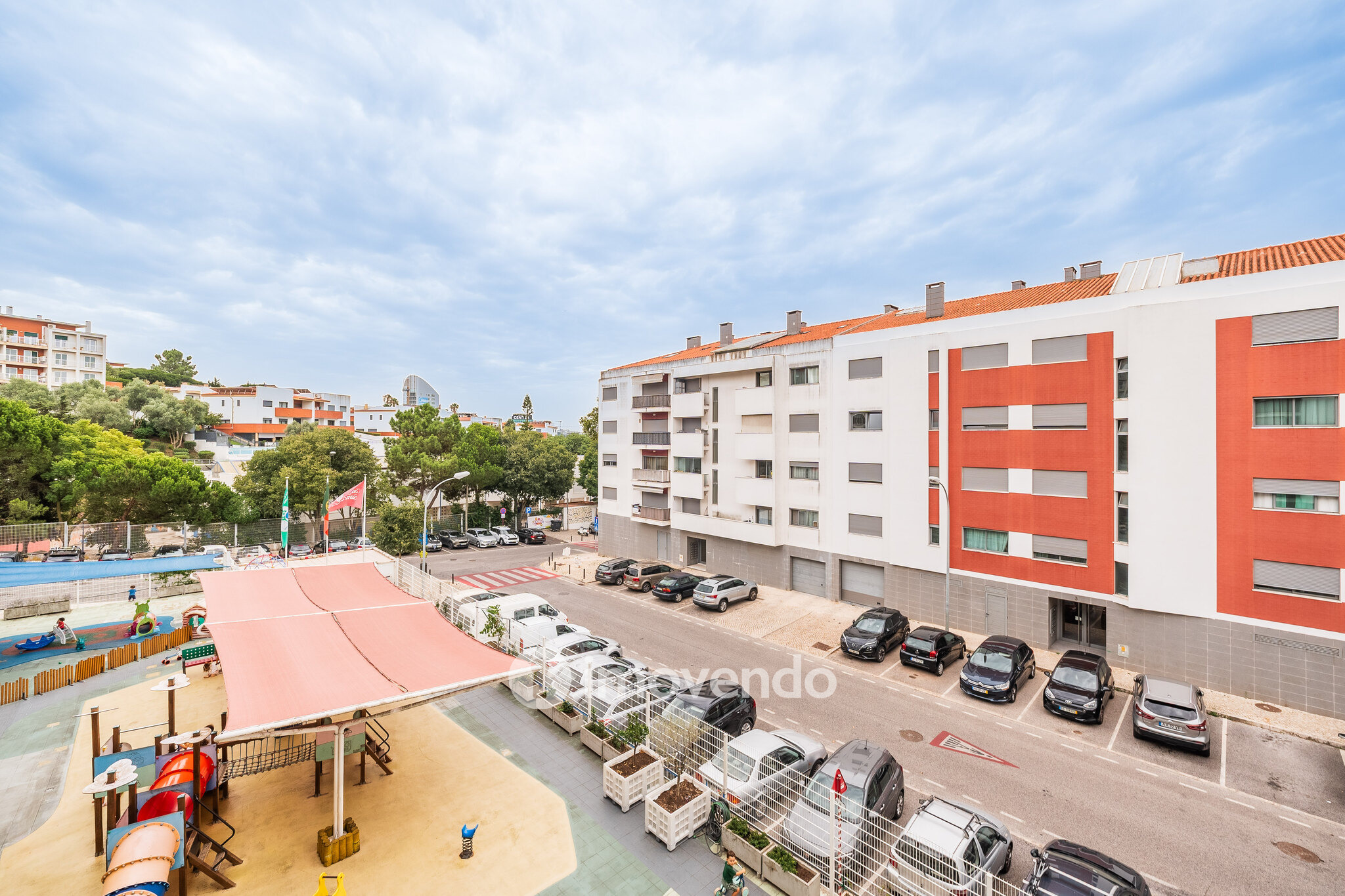 Apartamento T2 moderno, com garagem, em Carnaxide