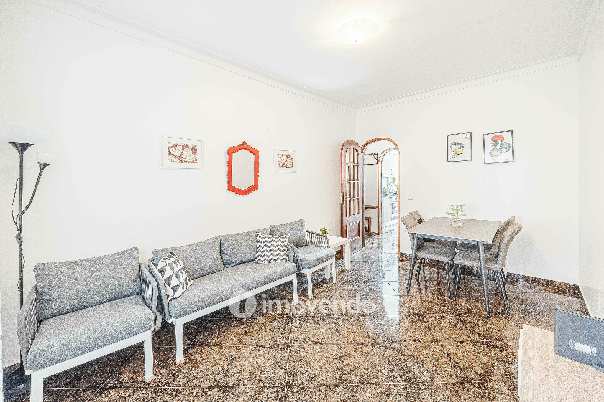 Apartamento T3 mobilado e com cozinha equipada, em Cacilhas