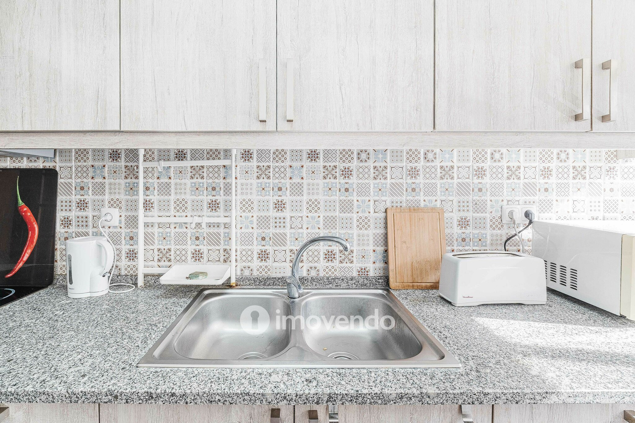 Apartamento T3 mobilado e com cozinha equipada, em Cacilhas