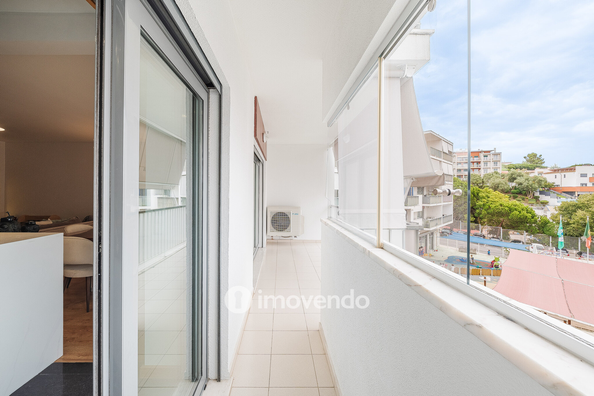 Apartamento T2 moderno, com garagem, em Carnaxide