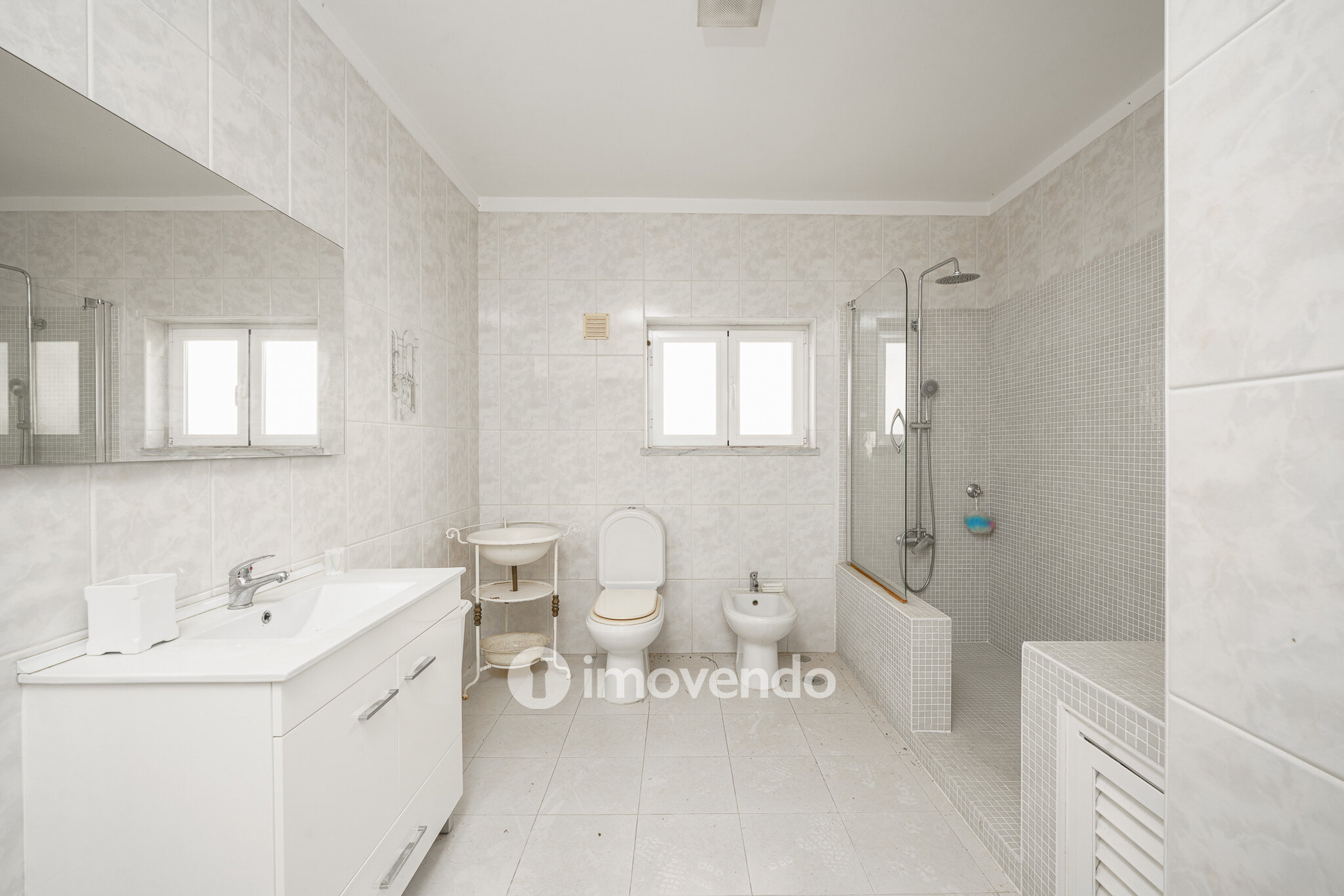 Moradia T4 com garagem e próxima da praia, na Charneca da Caparica