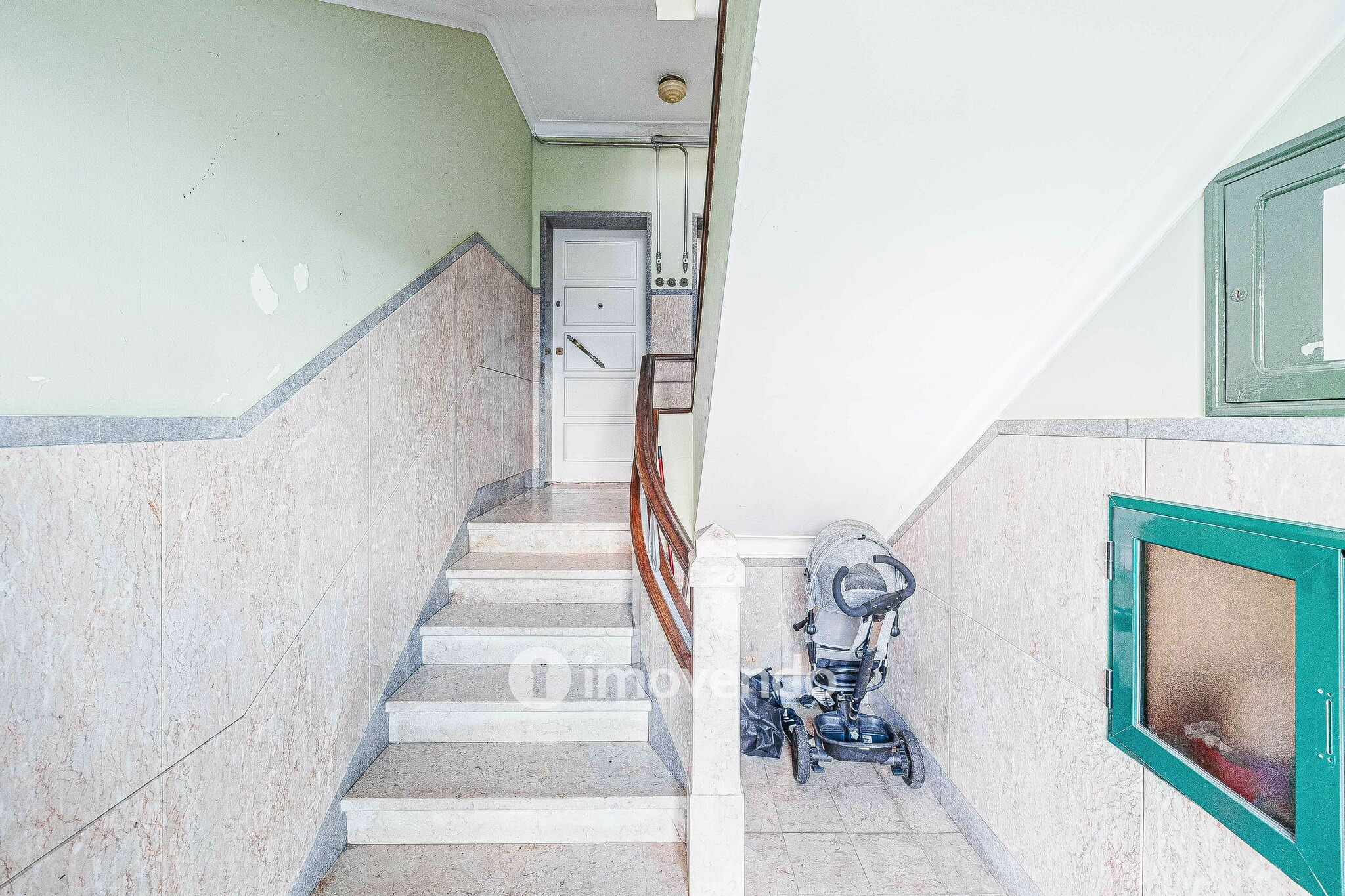 Apartamento T3 mobilado e com cozinha equipada, em Cacilhas