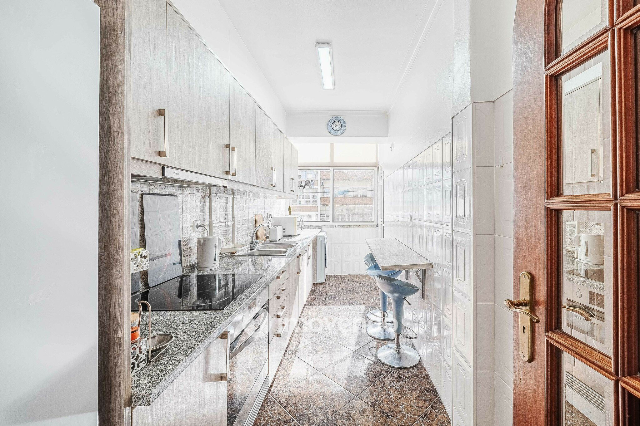 Apartamento T3 mobilado e com cozinha equipada, em Cacilhas