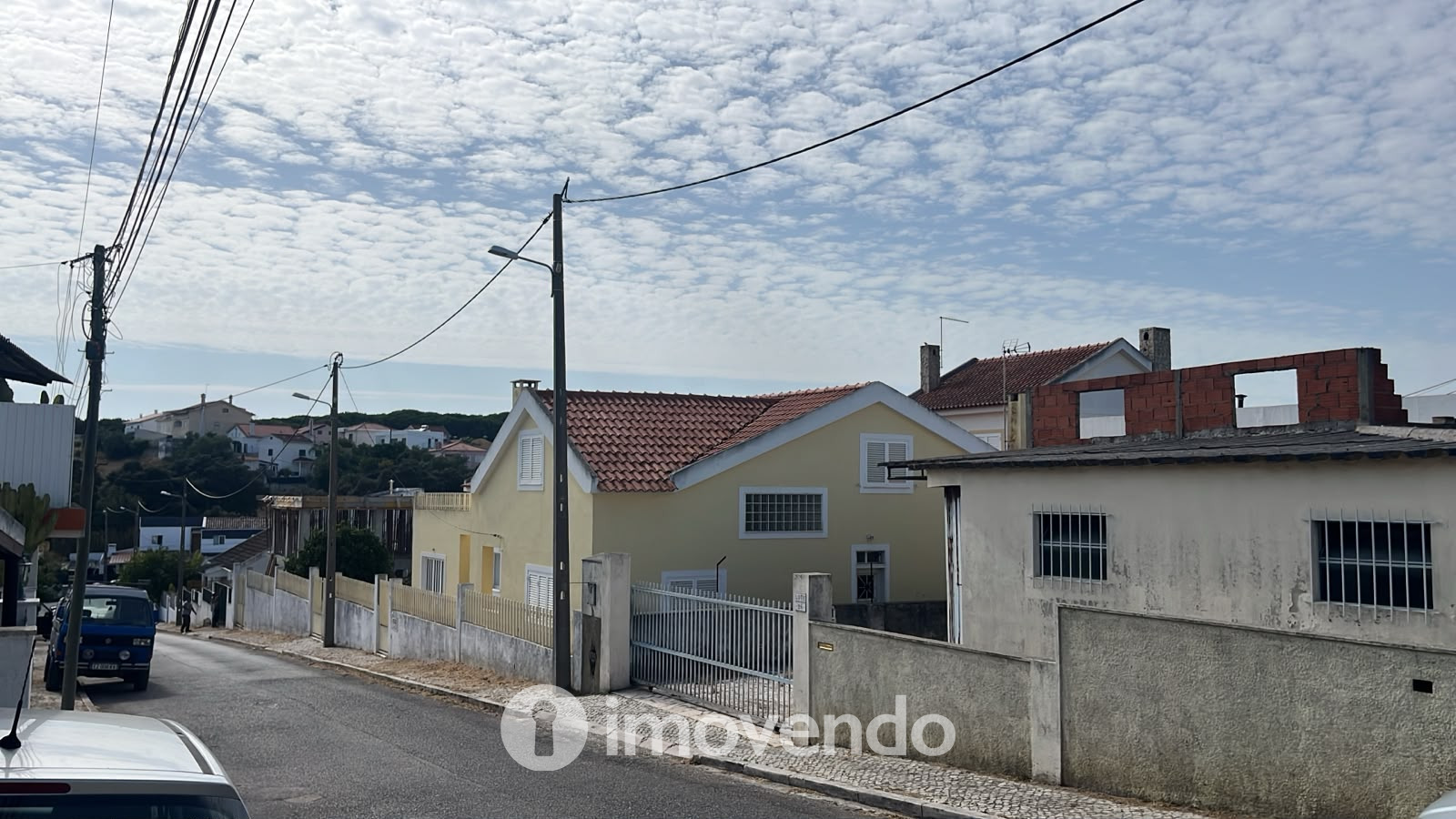 Moradia T4 com garagem e próxima da praia, na Charneca da Caparica