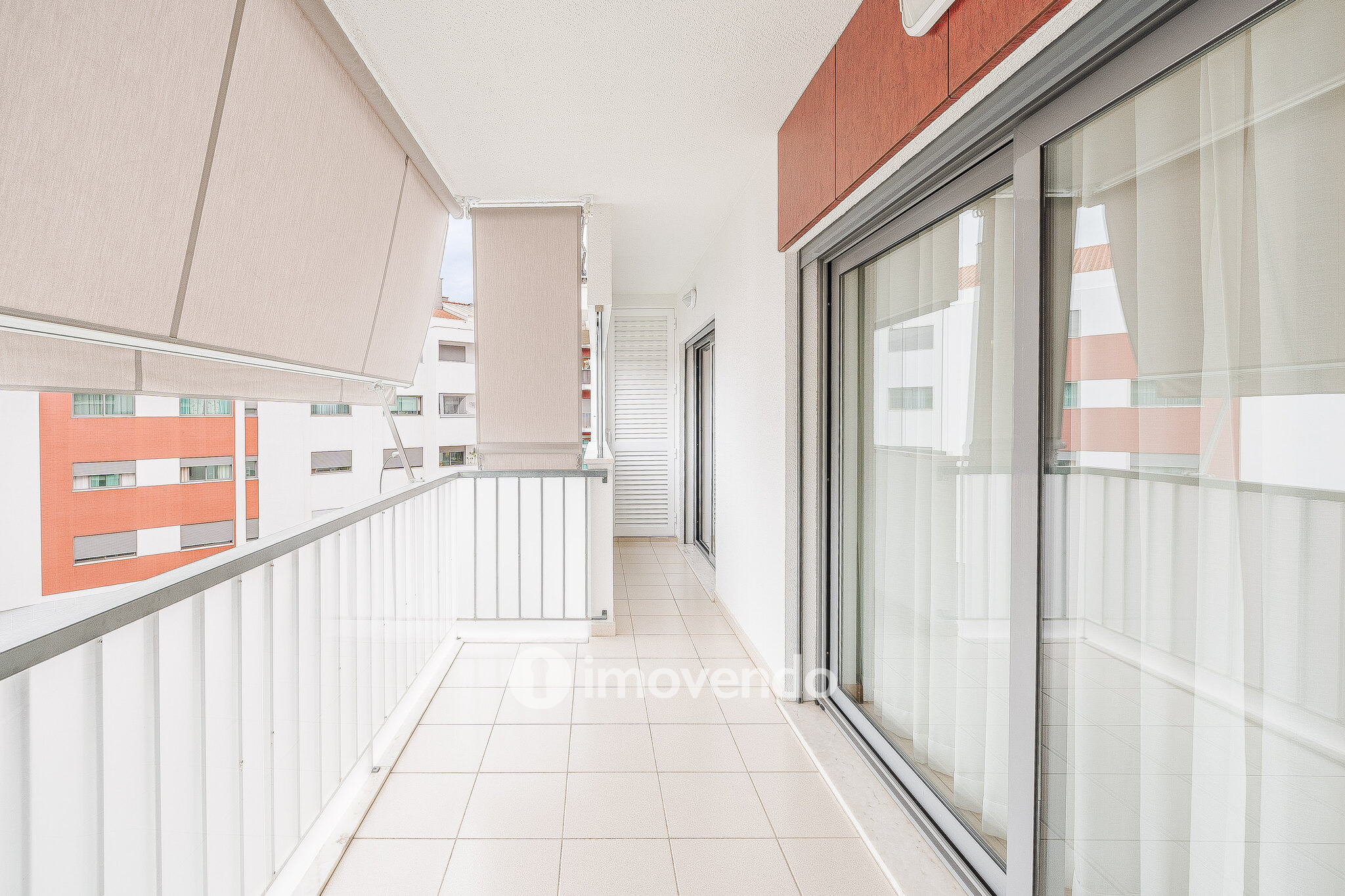 Apartamento T2 moderno, com garagem, em Carnaxide