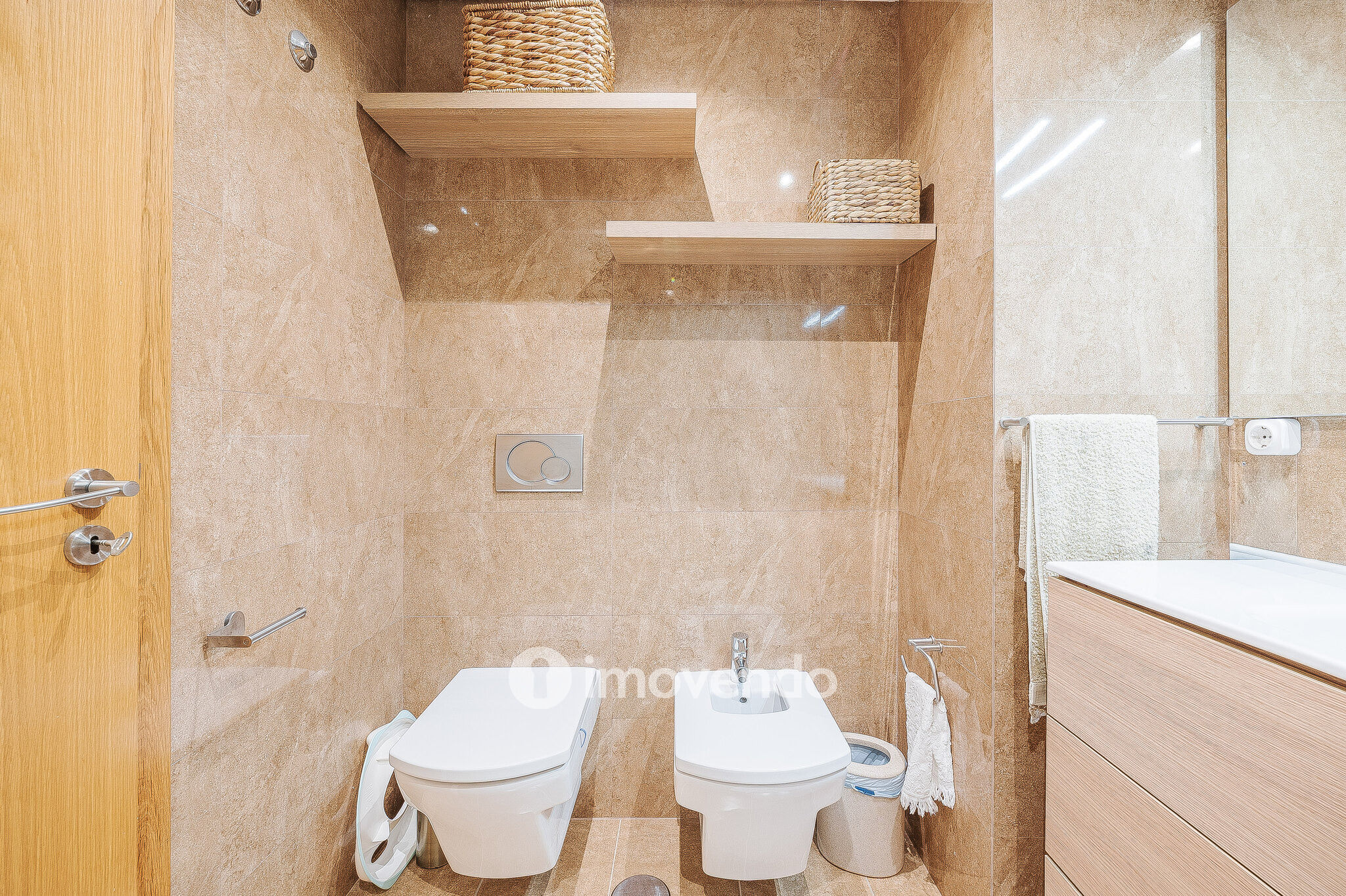 Apartamento T2 moderno, com garagem, em Carnaxide