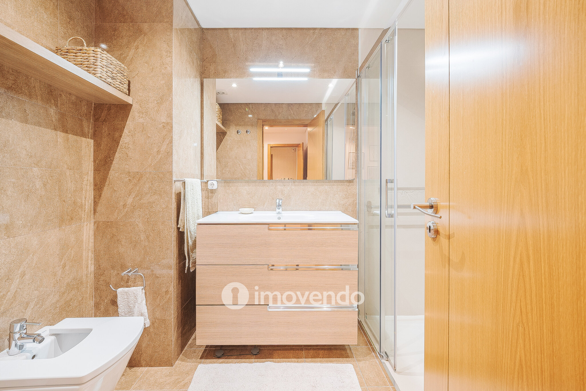 Apartamento T2 moderno, com garagem, em Carnaxide