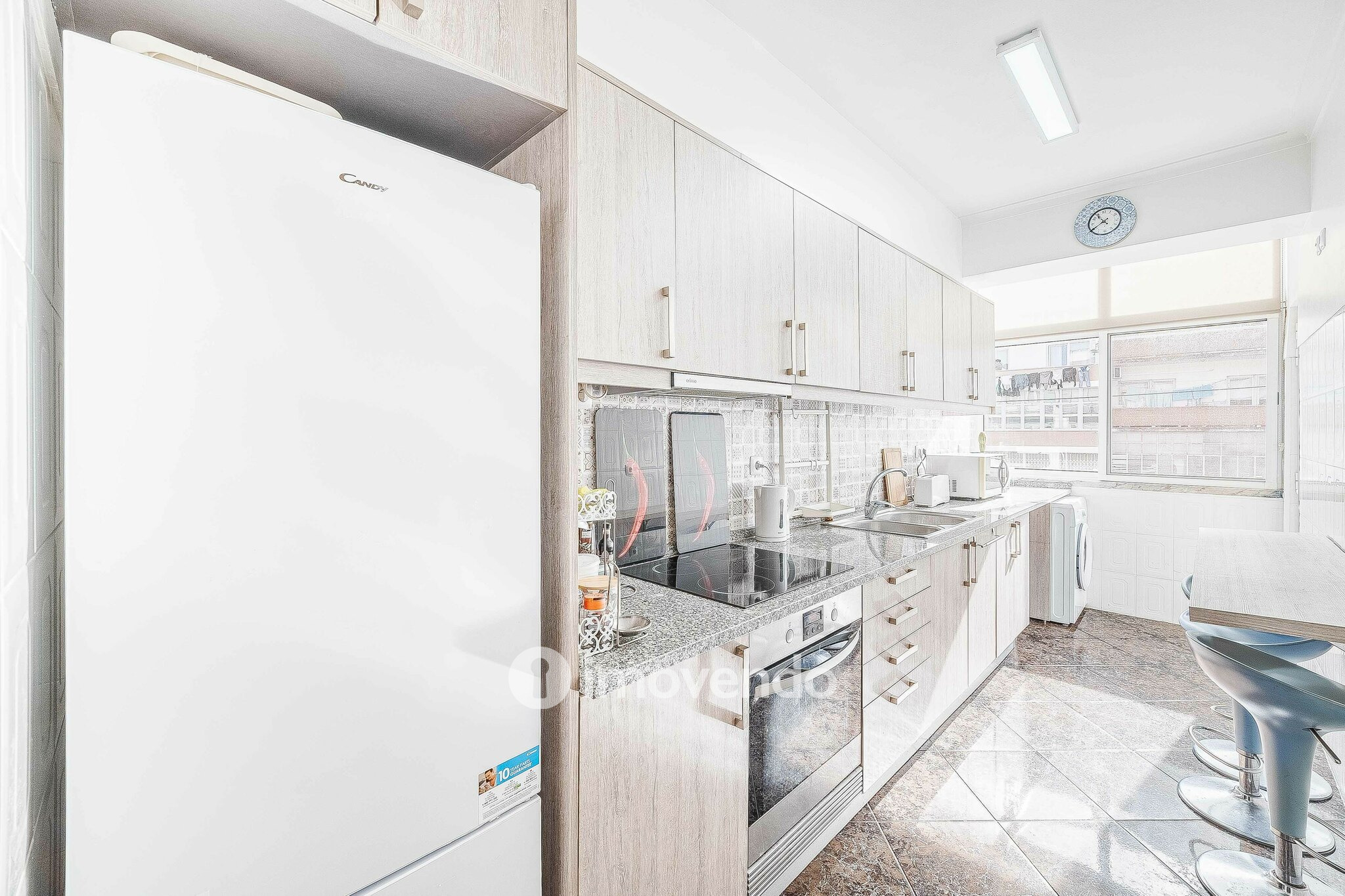 Apartamento T3 mobilado e com cozinha equipada, em Cacilhas