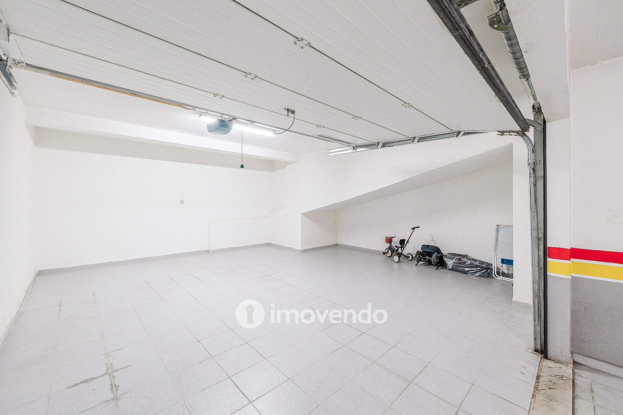 Apartamento T2 moderno, com garagem, em Carnaxide