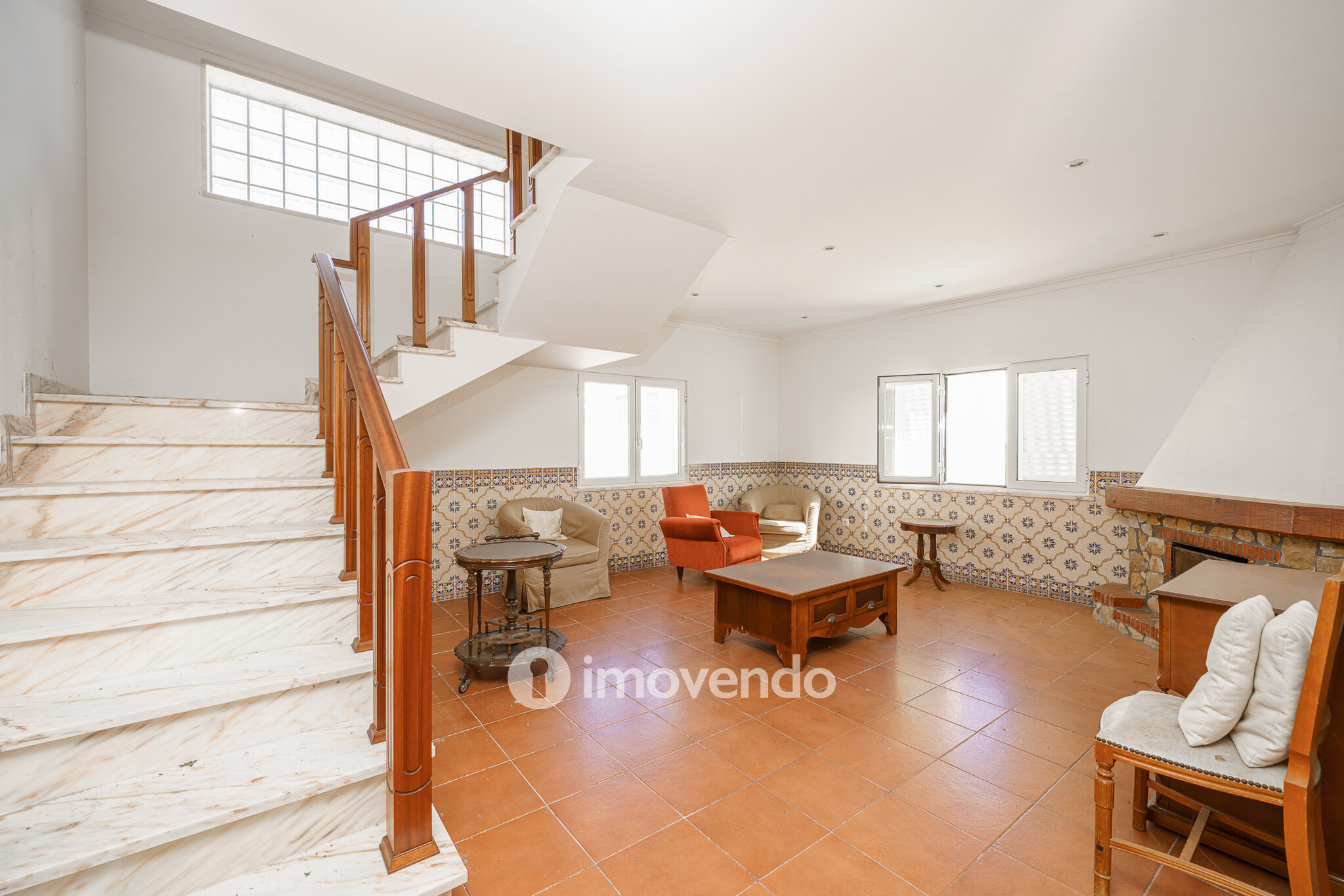 Moradia T4 com garagem e próxima da praia, na Charneca da Caparica