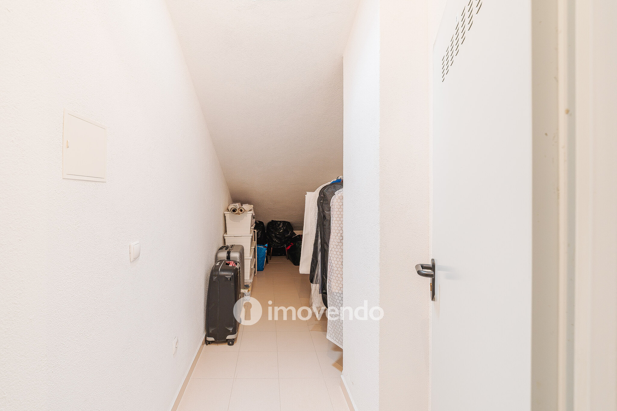 Apartamento T2 moderno, com garagem, em Carnaxide