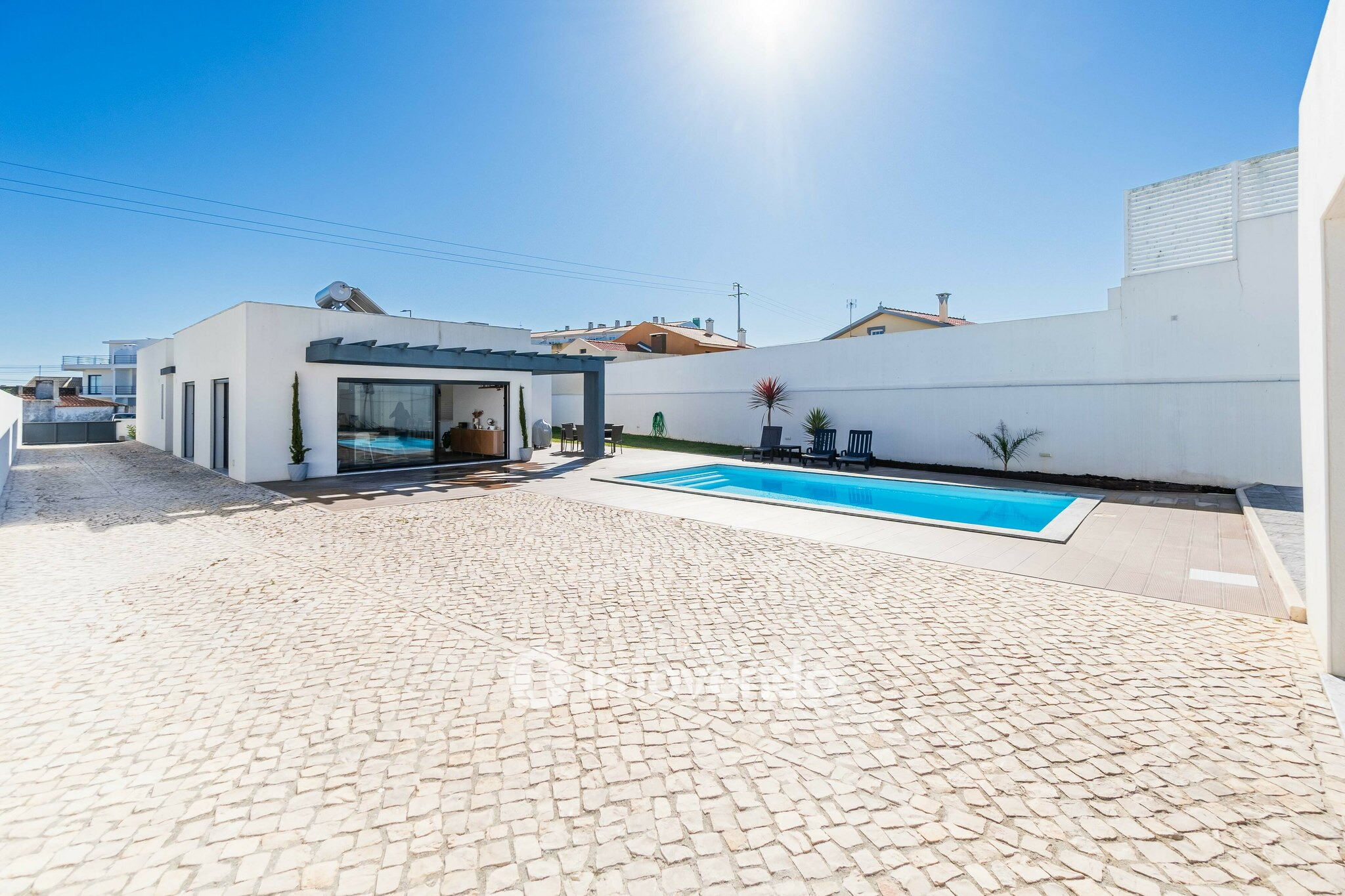 Moradia T4 exclusiva, com piscina e próximo da praia, em Peniche