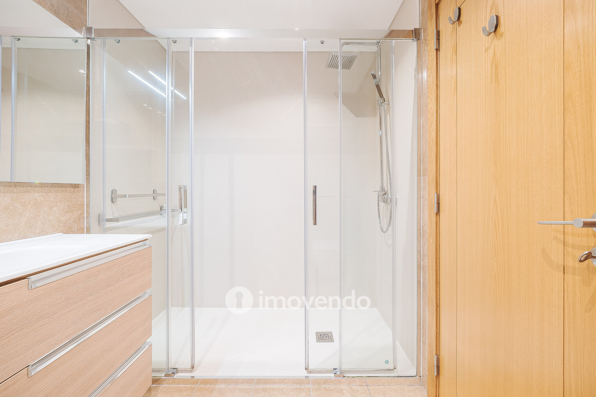 Apartamento T2 moderno, com garagem, em Carnaxide