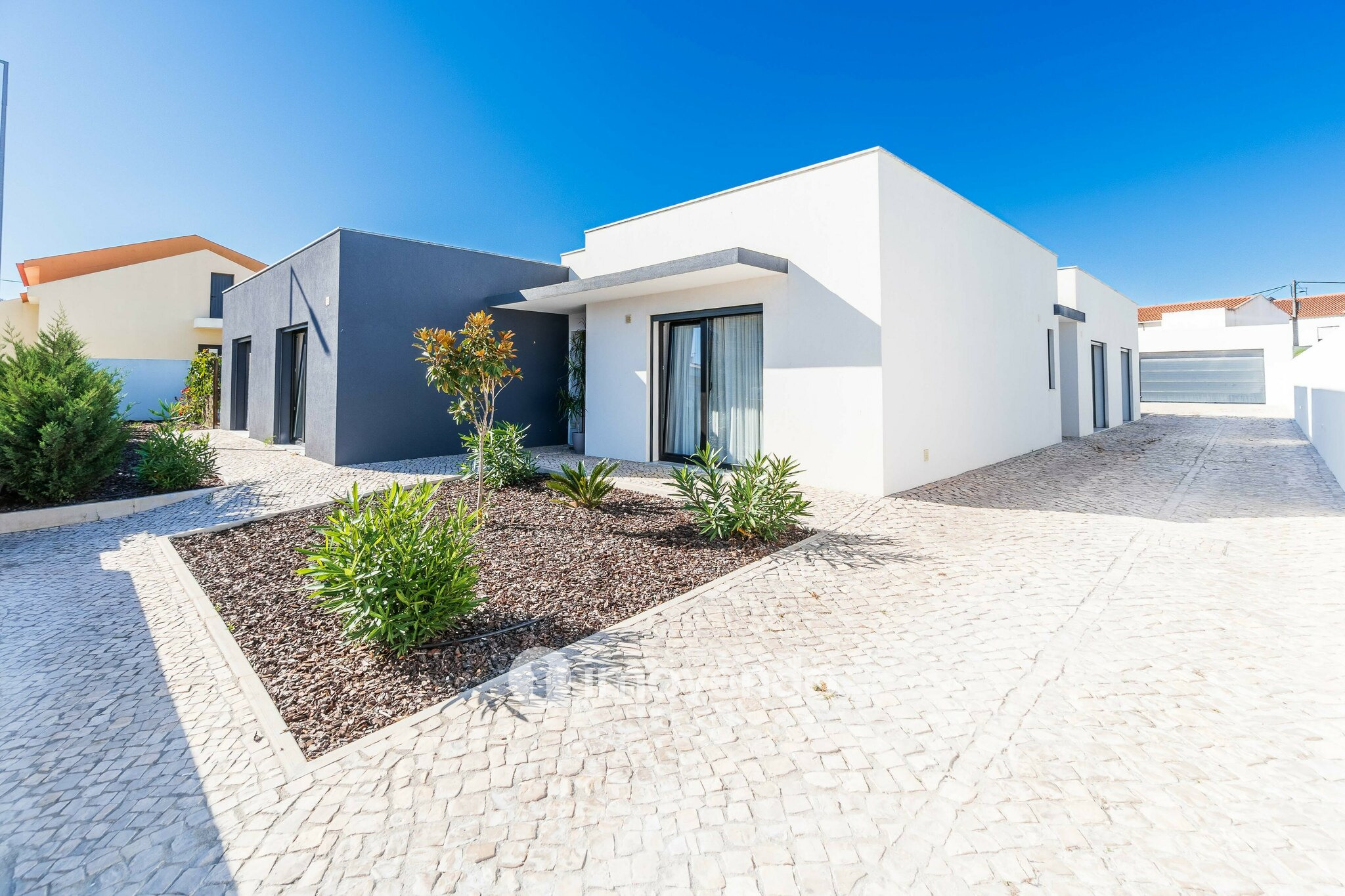 Moradia T4 exclusiva, com piscina e próximo da praia, em Peniche