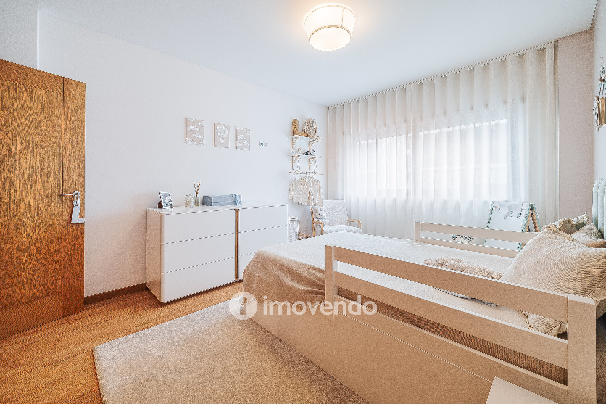 Apartamento T2 moderno, com garagem, em Carnaxide