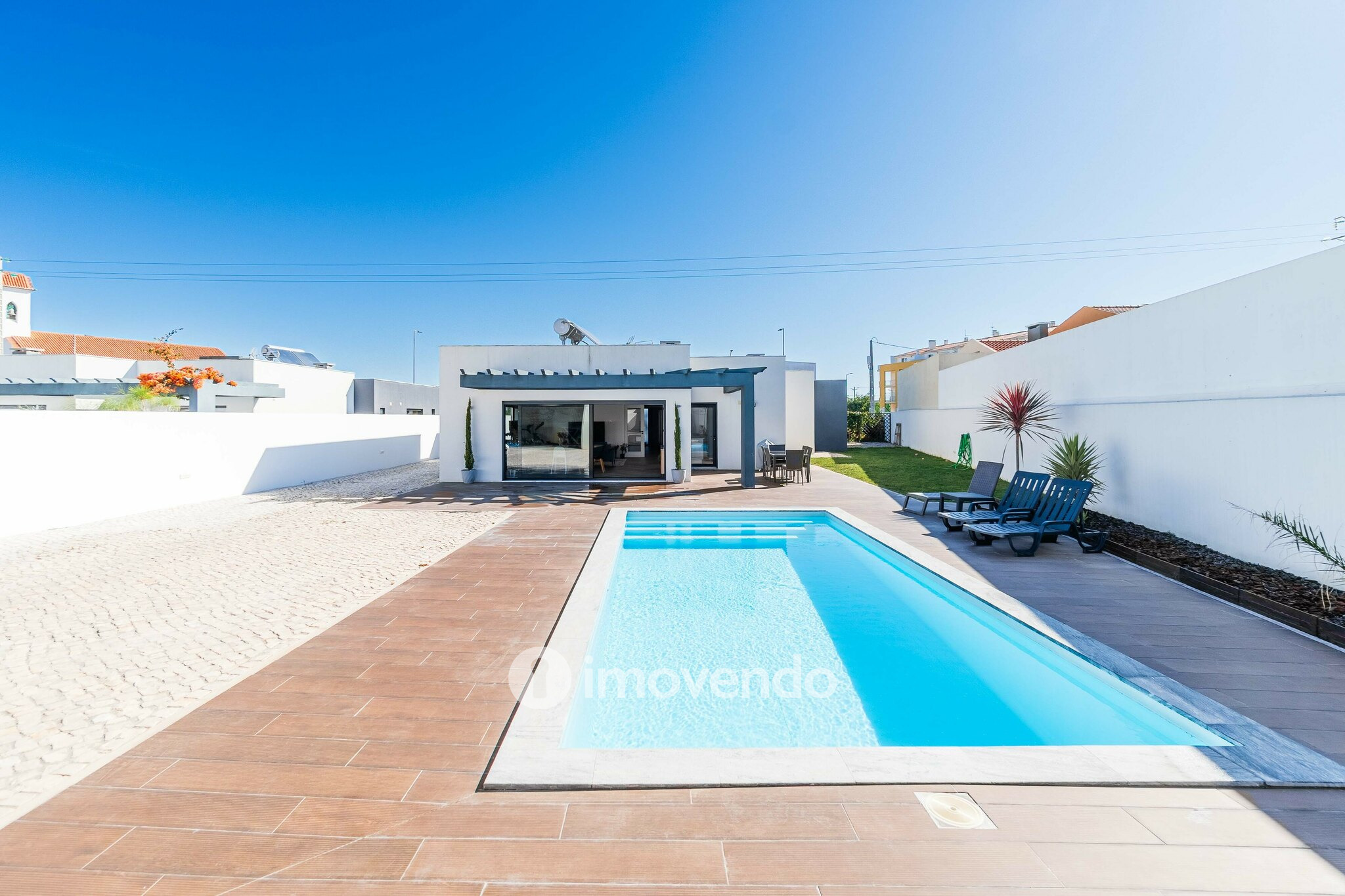 Moradia T4 exclusiva, com piscina e próximo da praia, em Peniche