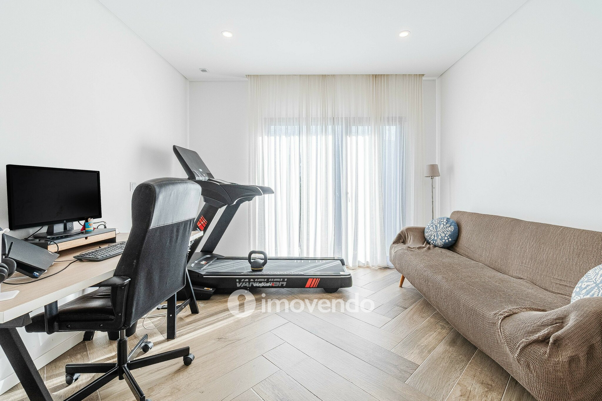 Moradia T4 exclusiva, com piscina e próximo da praia, em Peniche