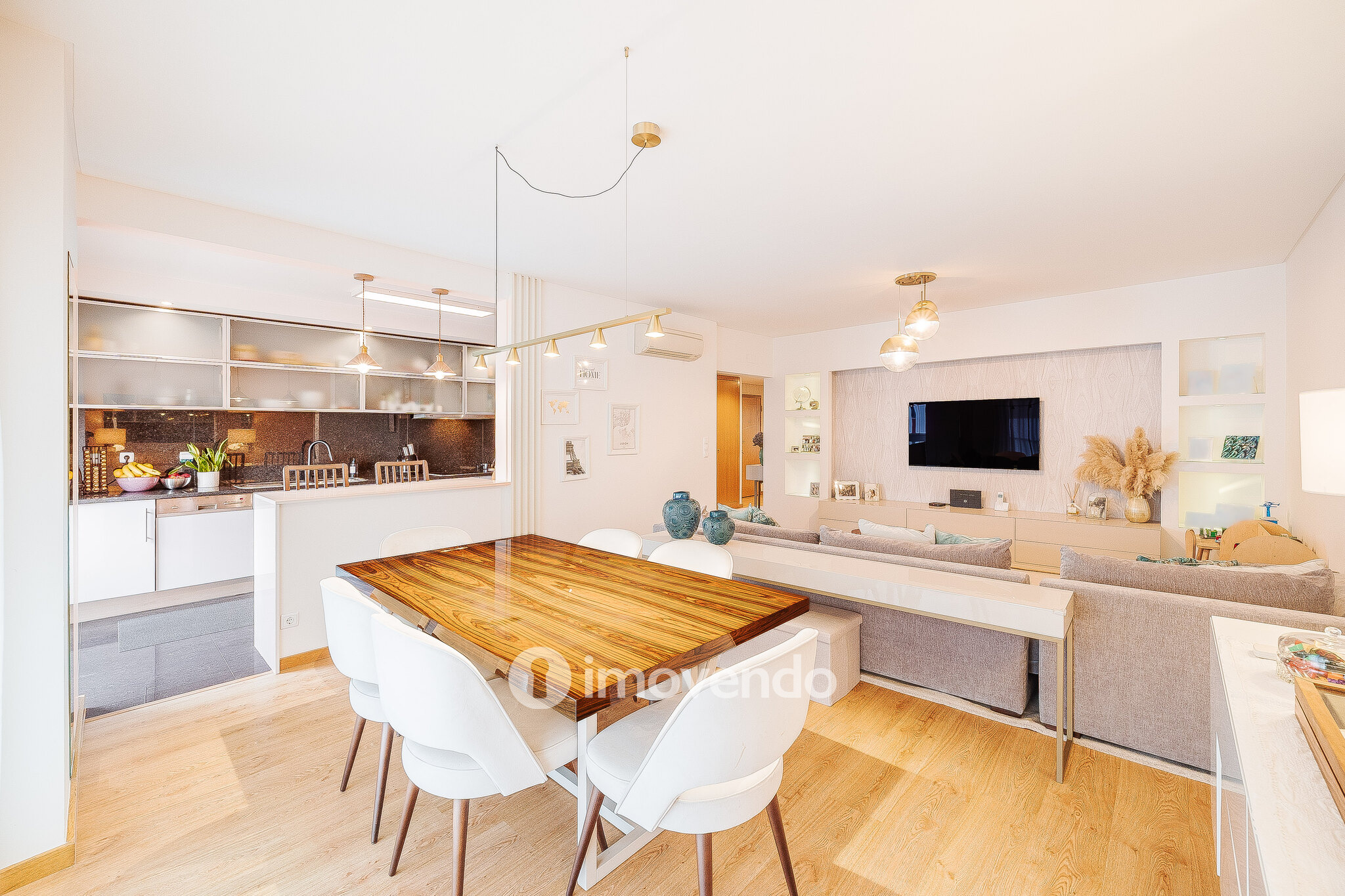 Apartamento T2 moderno, com garagem, em Carnaxide
