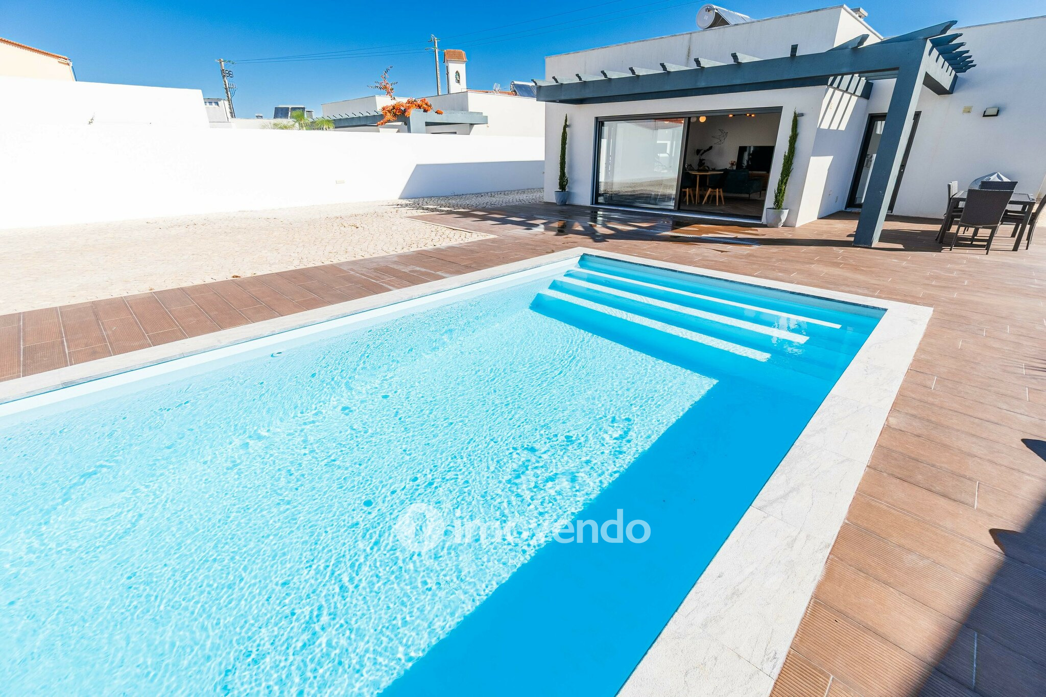 Moradia T4 exclusiva, com piscina e próximo da praia, em Peniche