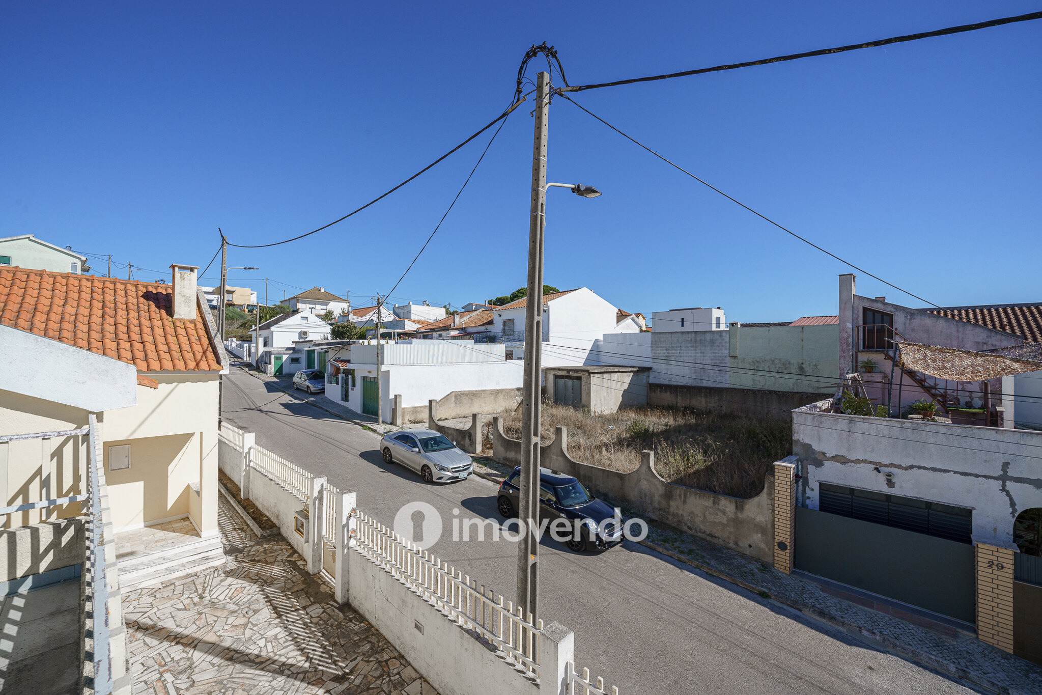 Moradia T4 com garagem e próxima da praia, na Charneca da Caparica