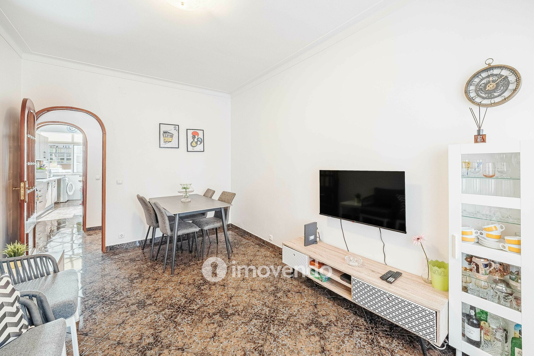 Apartamento T3 mobilado e com cozinha equipada, em Cacilhas