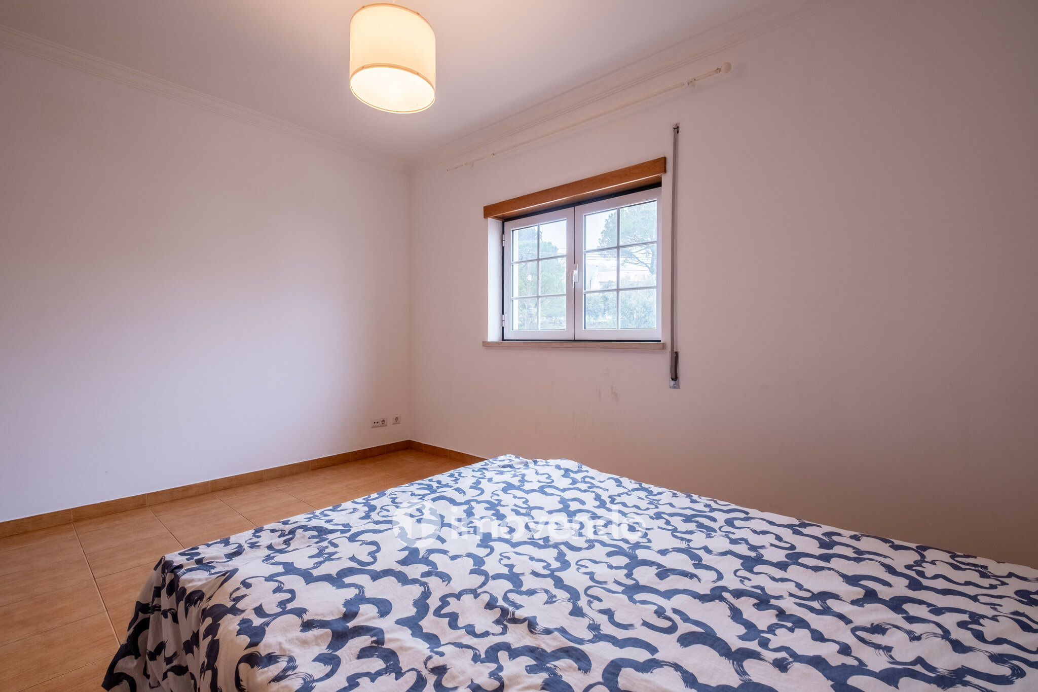 Moradia geminada T3, com áreas amplas e garagem, em Minde, Santarém