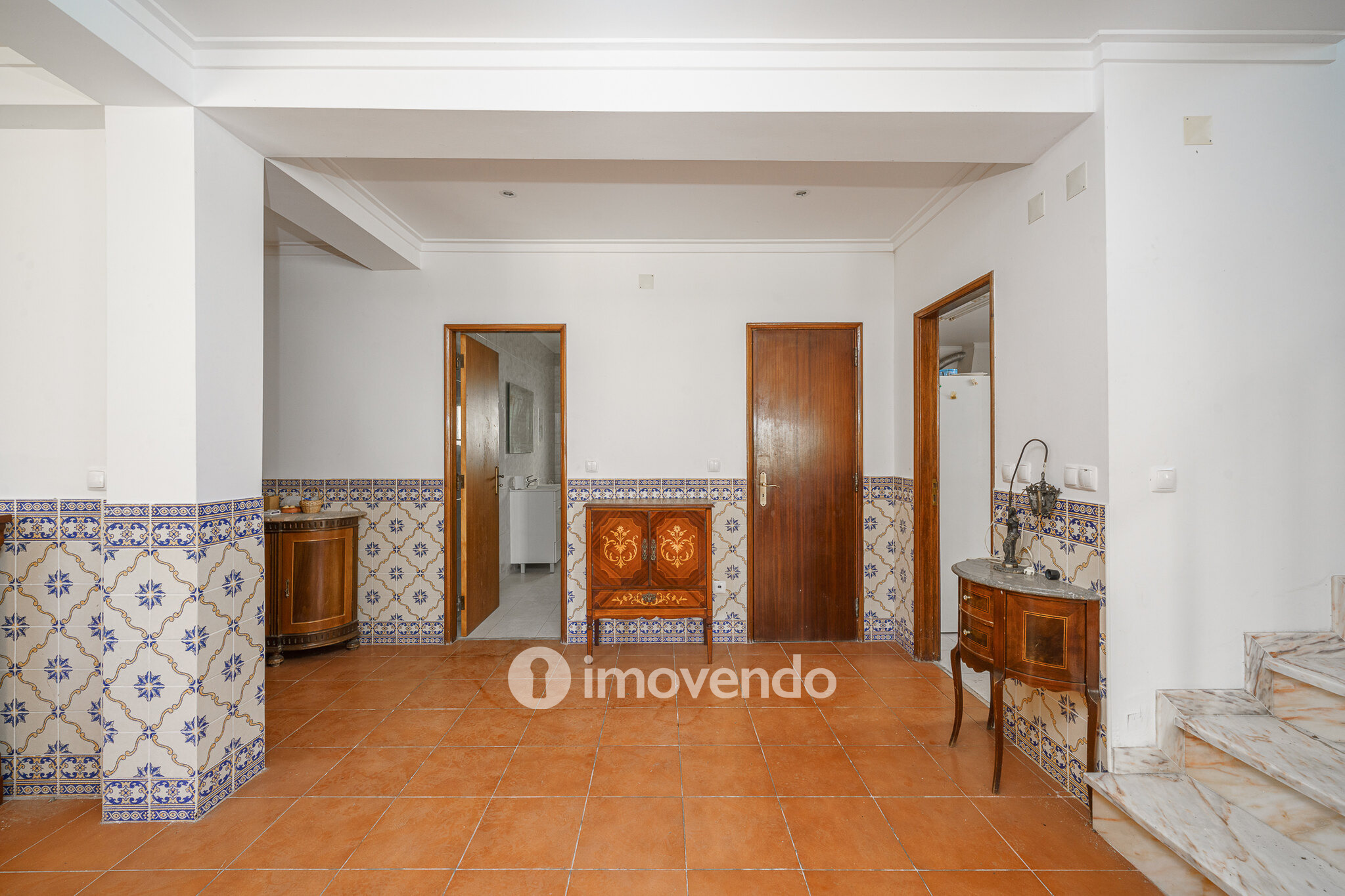 Moradia T4 com garagem e próxima da praia, na Charneca da Caparica