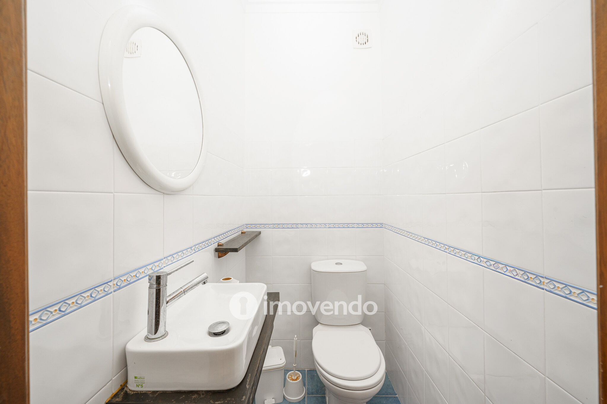 Moradia T4 com garagem e próxima da praia, na Charneca da Caparica