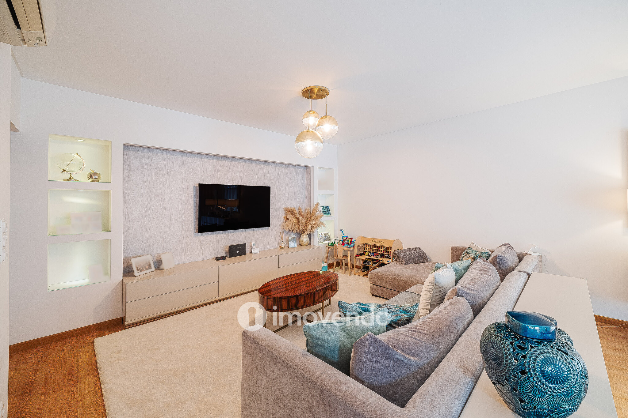 Apartamento T2 moderno, com garagem, em Carnaxide