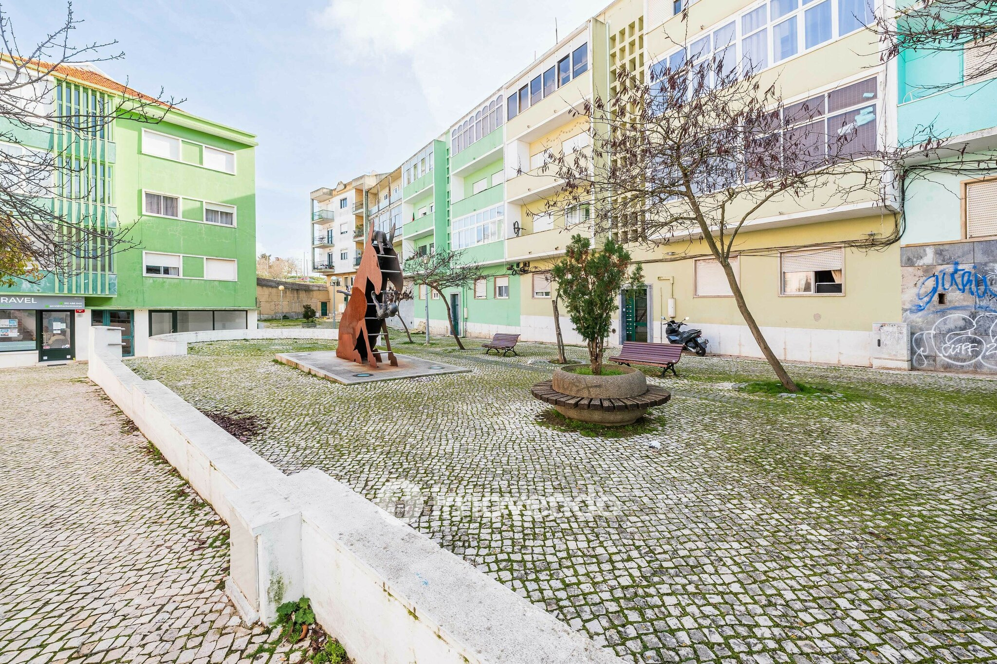 Apartamento T3 mobilado e com cozinha equipada, em Cacilhas