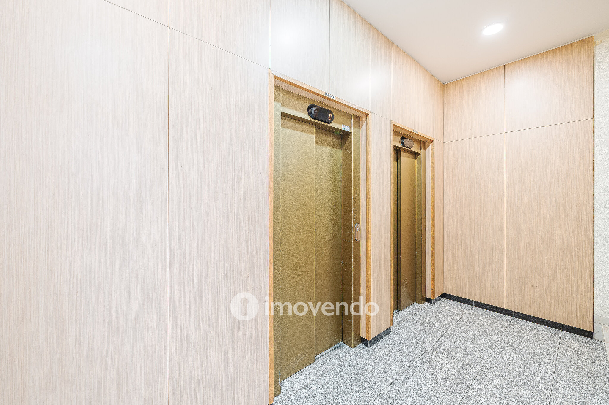 Apartamento T2 moderno, com garagem, em Carnaxide