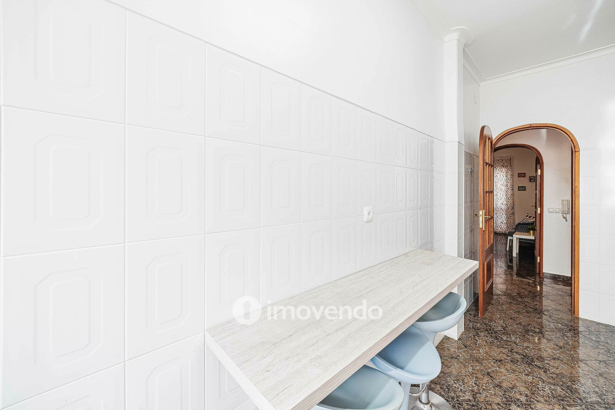 Apartamento T3 mobilado e com cozinha equipada, em Cacilhas